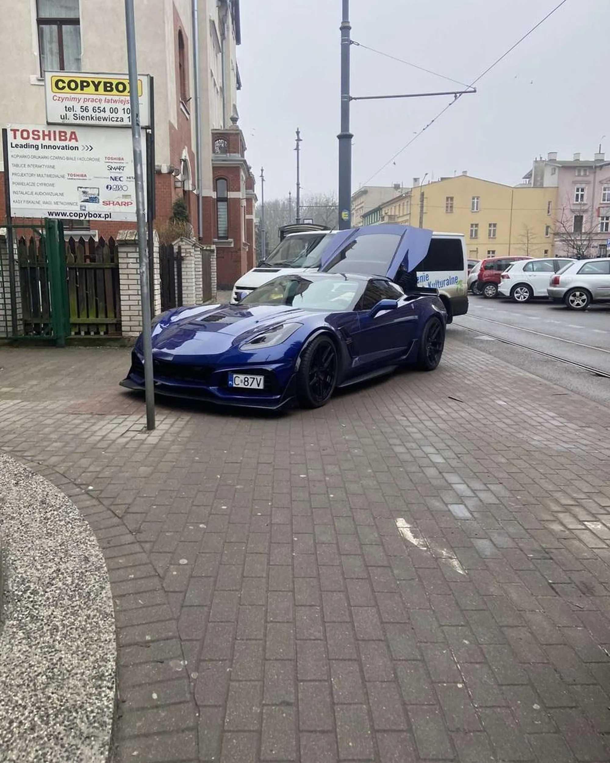 Zajebiste parkowanie, gorzej się nie dało