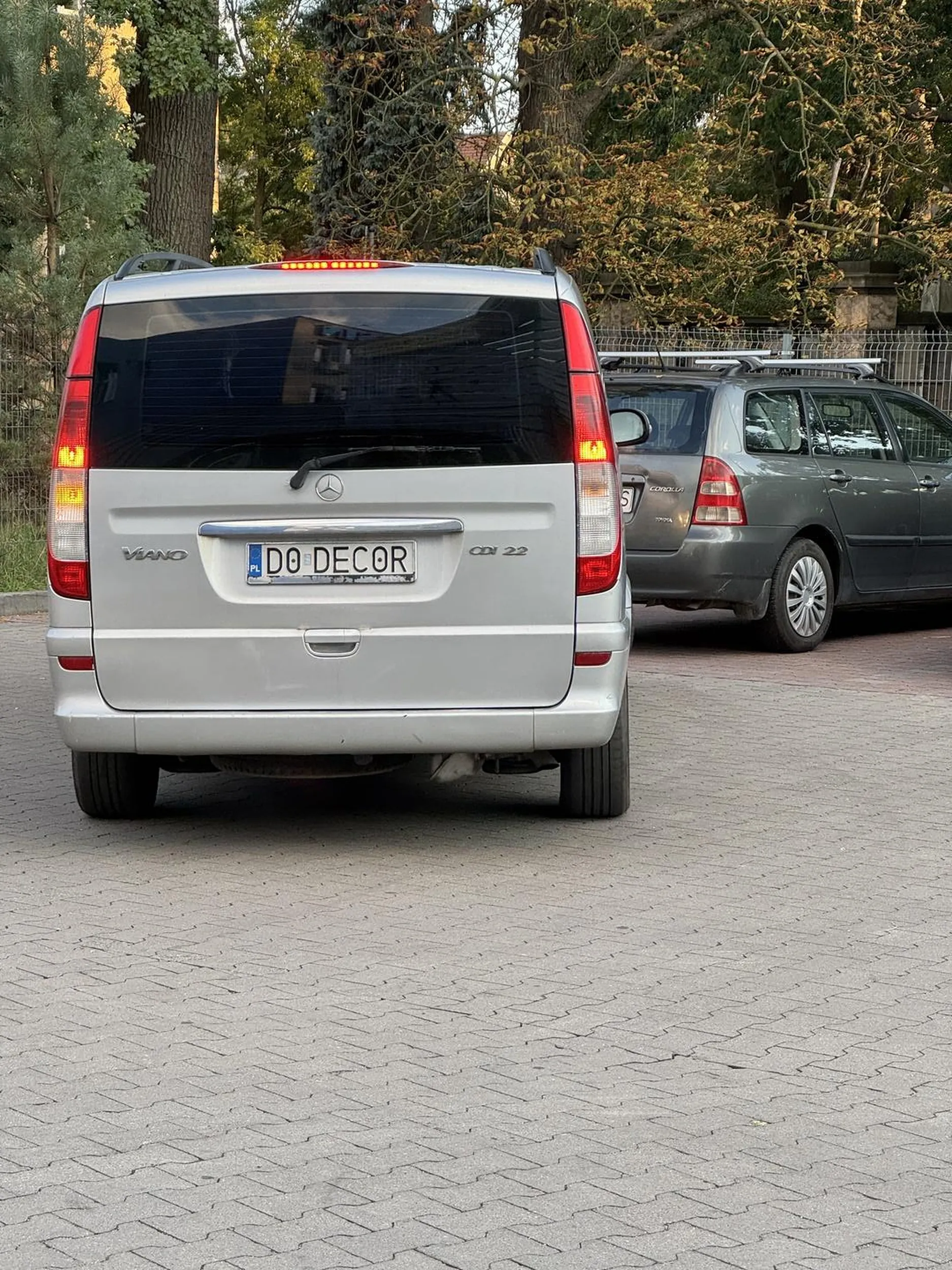 Chamidło, najpierw przysypia, później w ostatnim możliwym momencie sie budzi i pcha