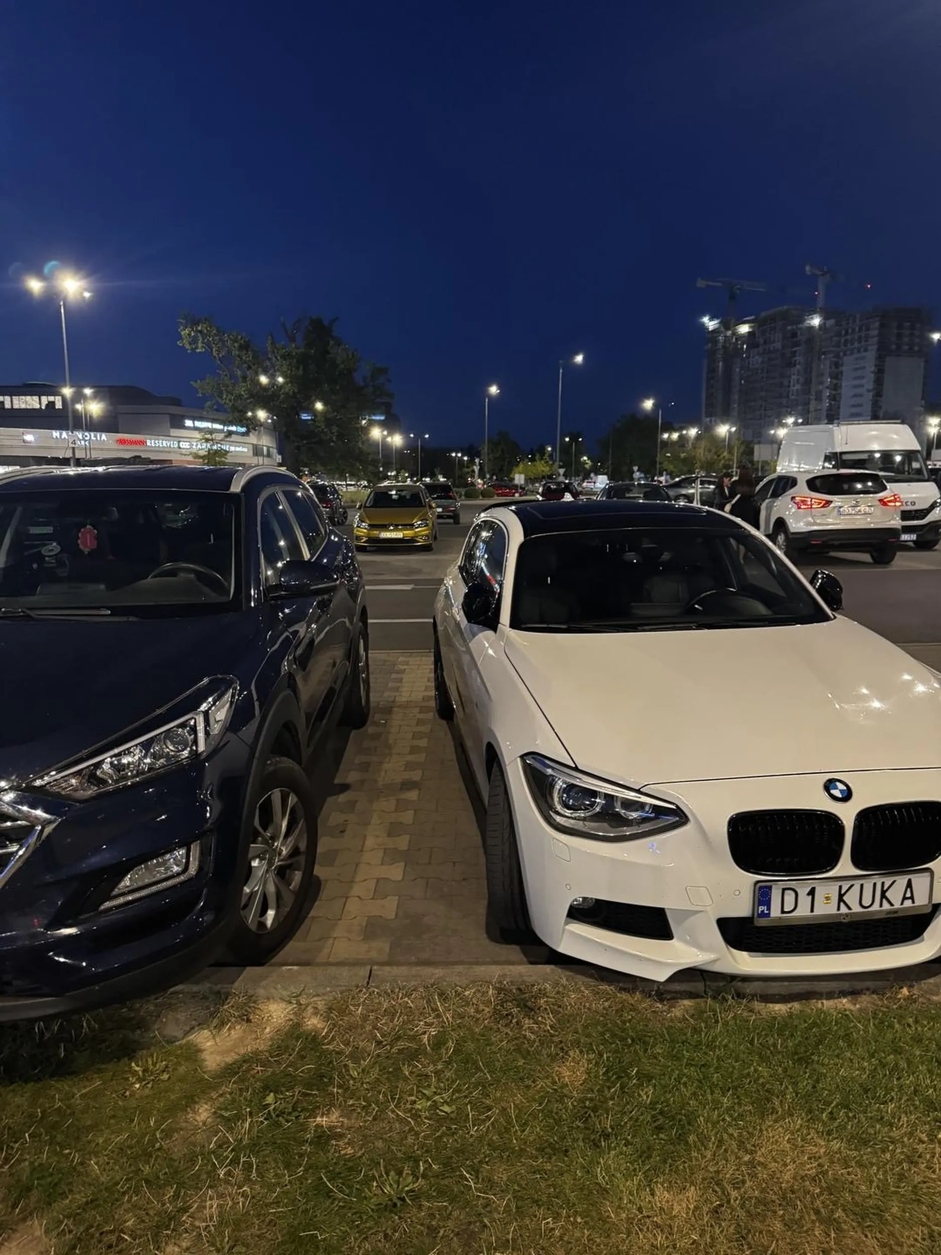 stawac nie umiesz prosto i nie myslisz o innych. nawet mi nie mow ze „wcisnalbys sie tam” ale jakbym leciutko dotknal twojego samochodziku to ty bys ryczal