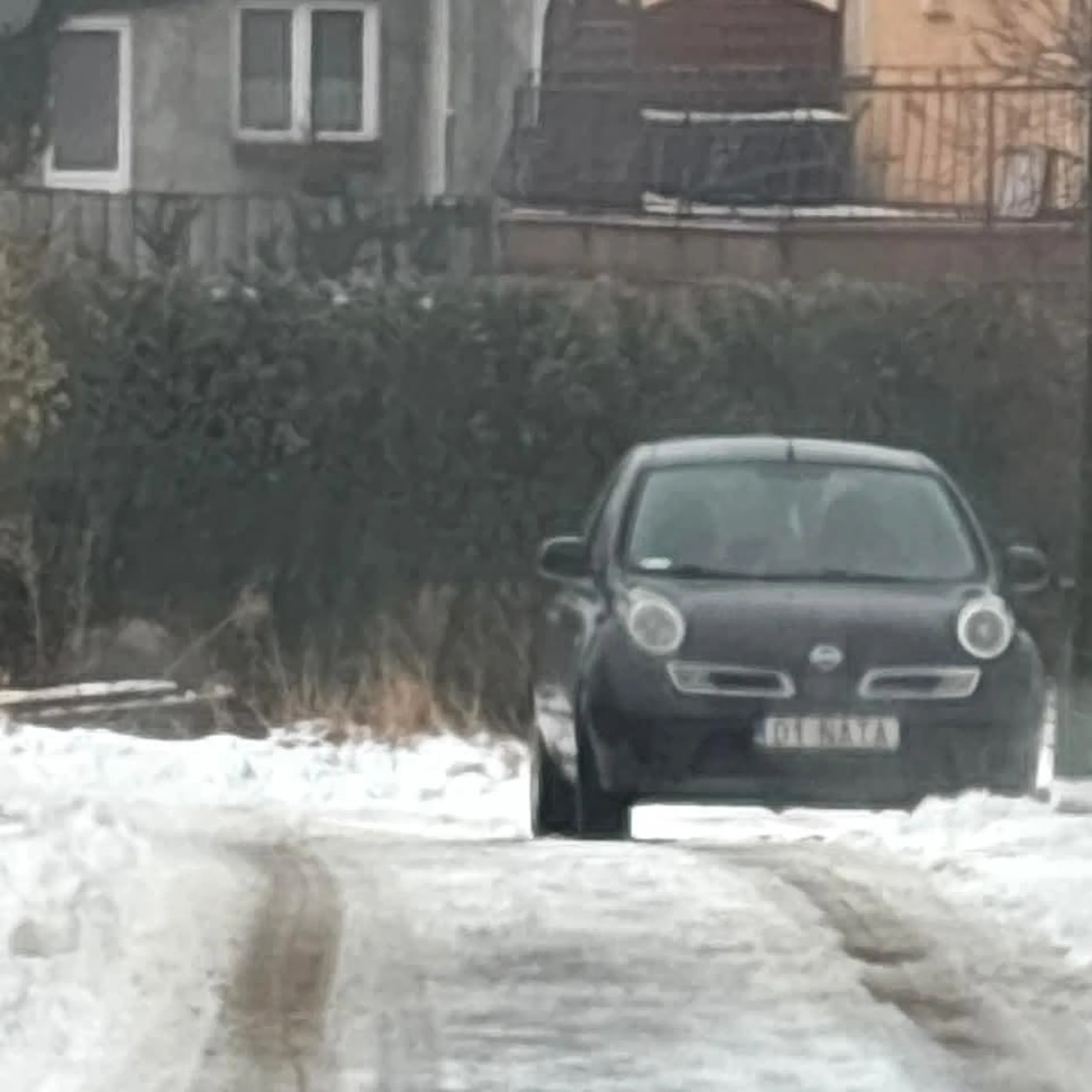 Kto tak parkuje? Puknij się w łeb.