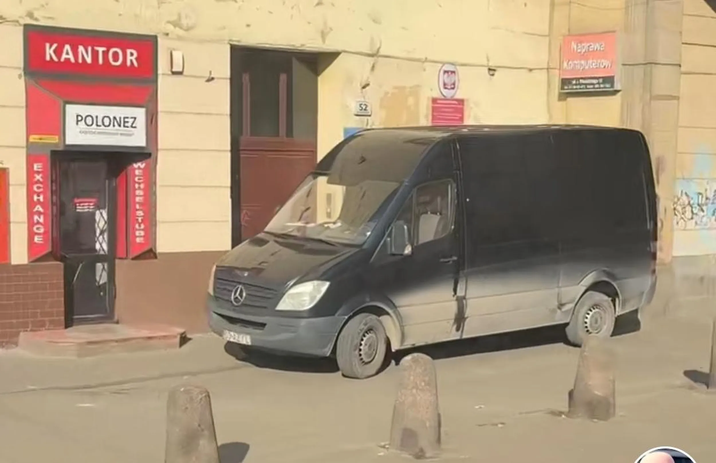 Naucz się parkować, przejazd w bramie zablokowany!