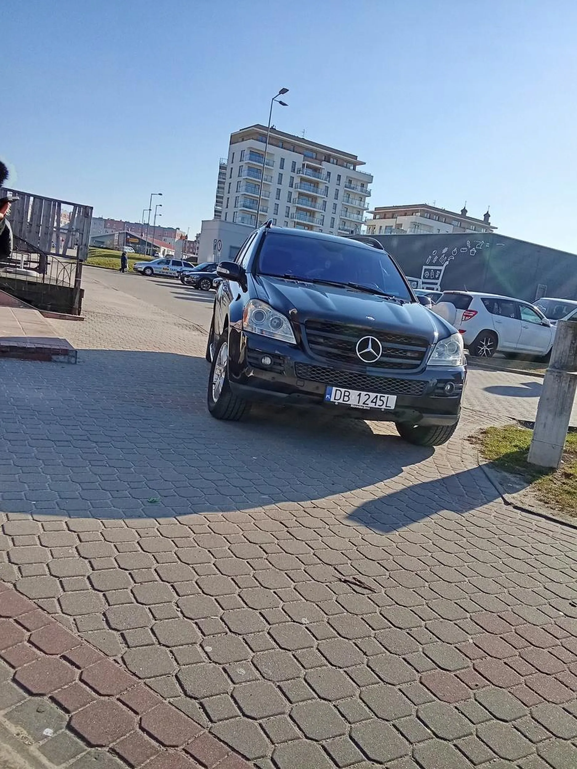 Naucz się złomasie parkować a nie na parkingu stajesz