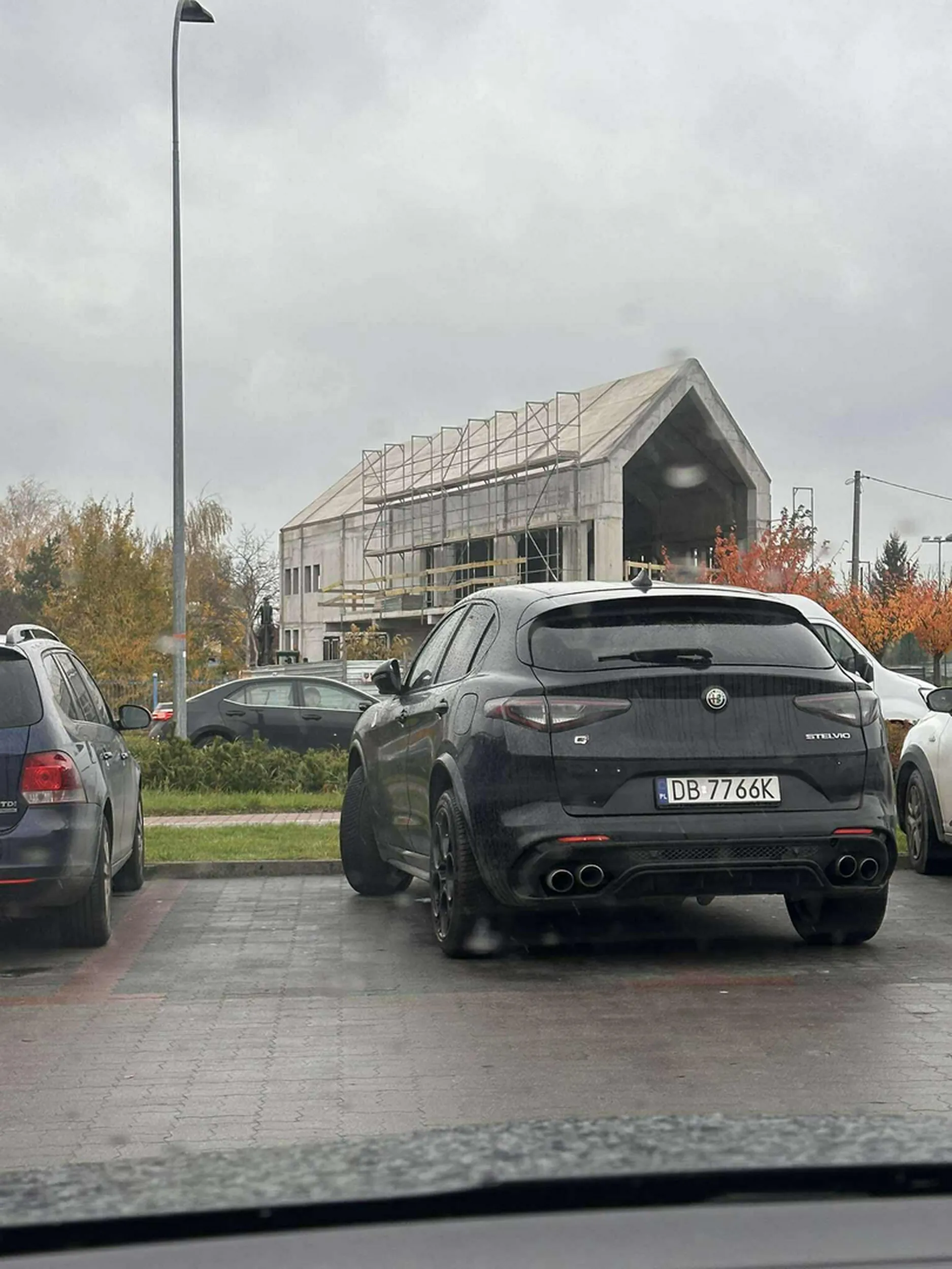 Gratuluje umiejętności parkowania.