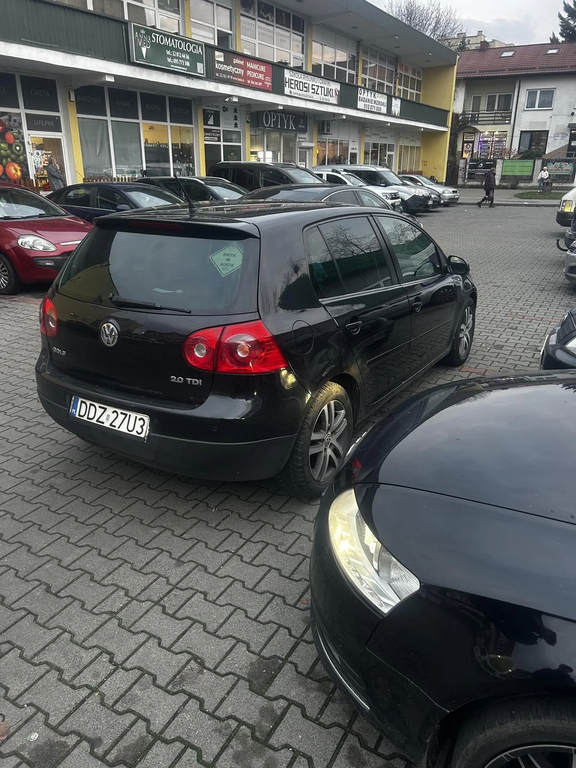 Zastawił mnie na parkingu.