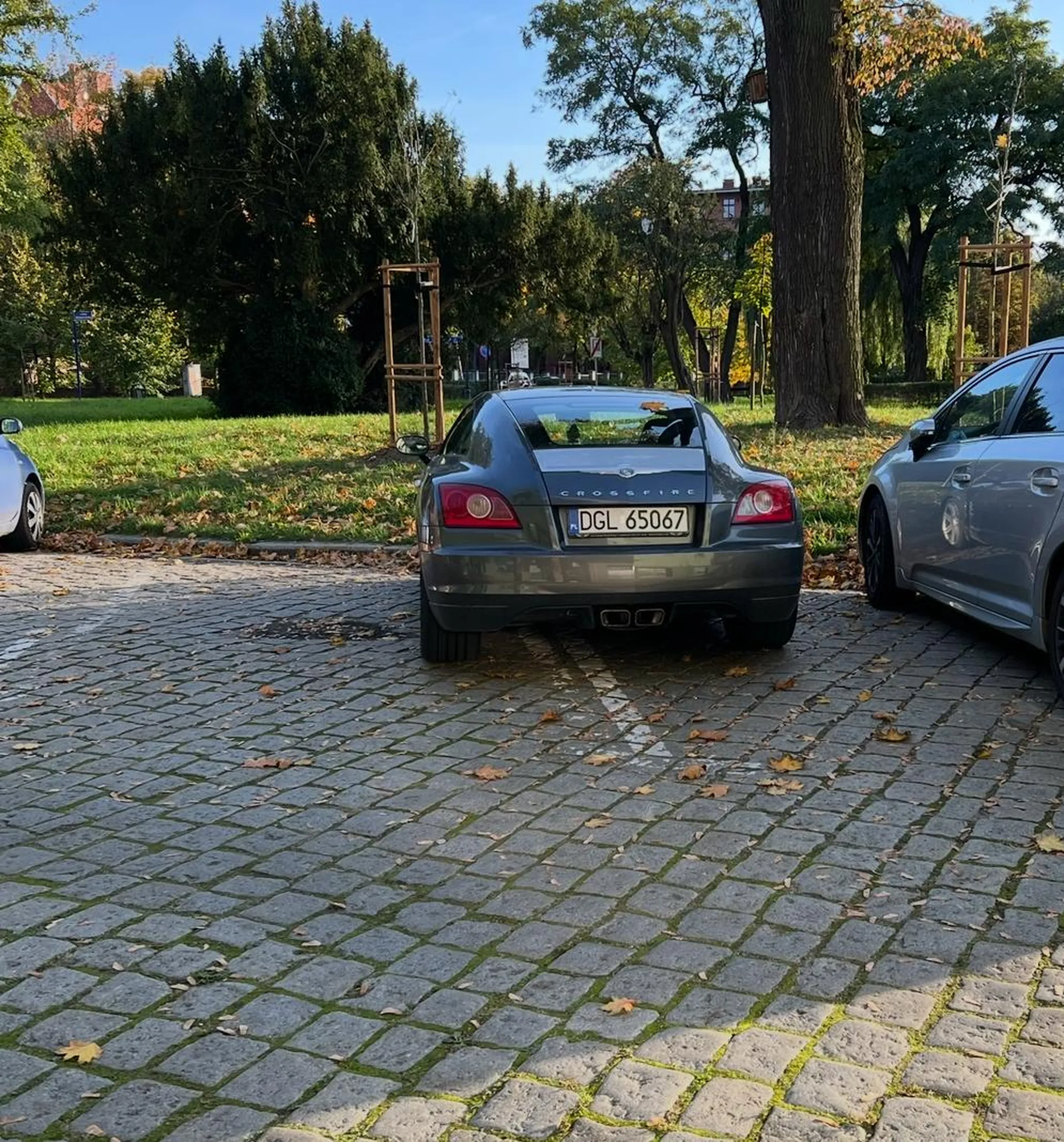 Ciężko się parkuje czasami taka furka niestety widać ?