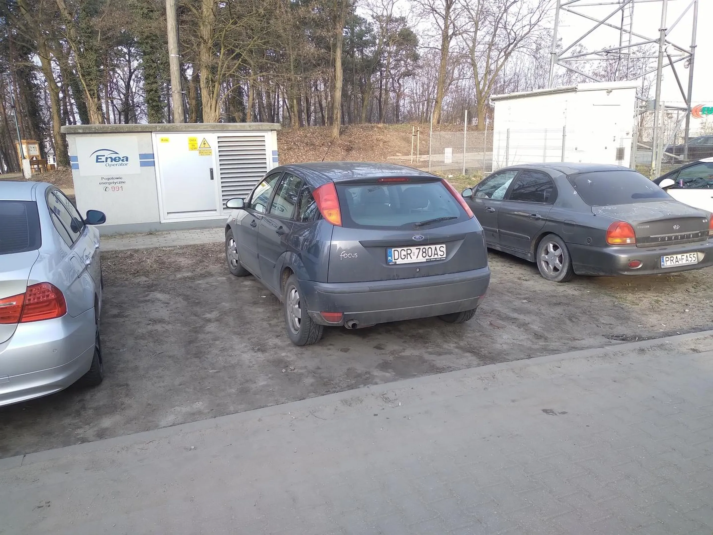 Kierowca ma problemy z parkowaniem. Nie pozdrawiam