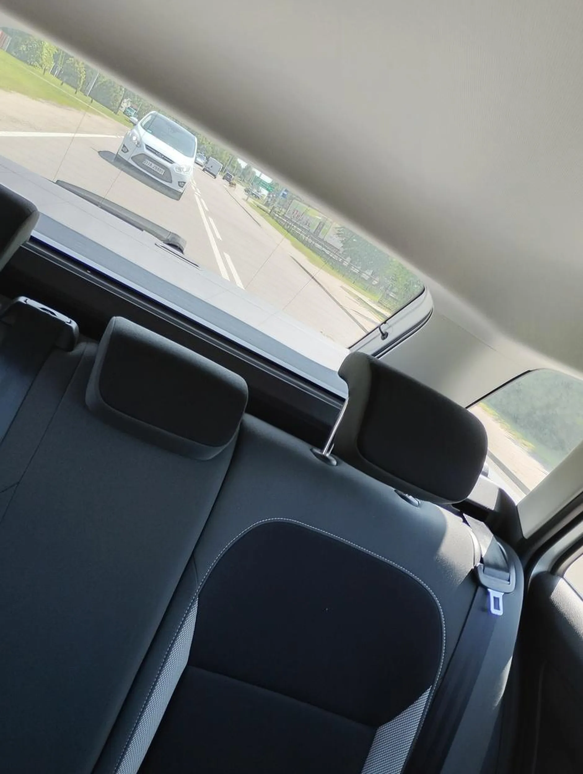 Zagrożenie dla innych kierowców - w Bielsku Podlaskim w dniu dzisiejszym wyjechała z podporządkowanej o mały włos nie powodując wypadku. Tylko dzięki refleksowi osoby, której zajechała drogę - nie nastąpiło zderzenie.