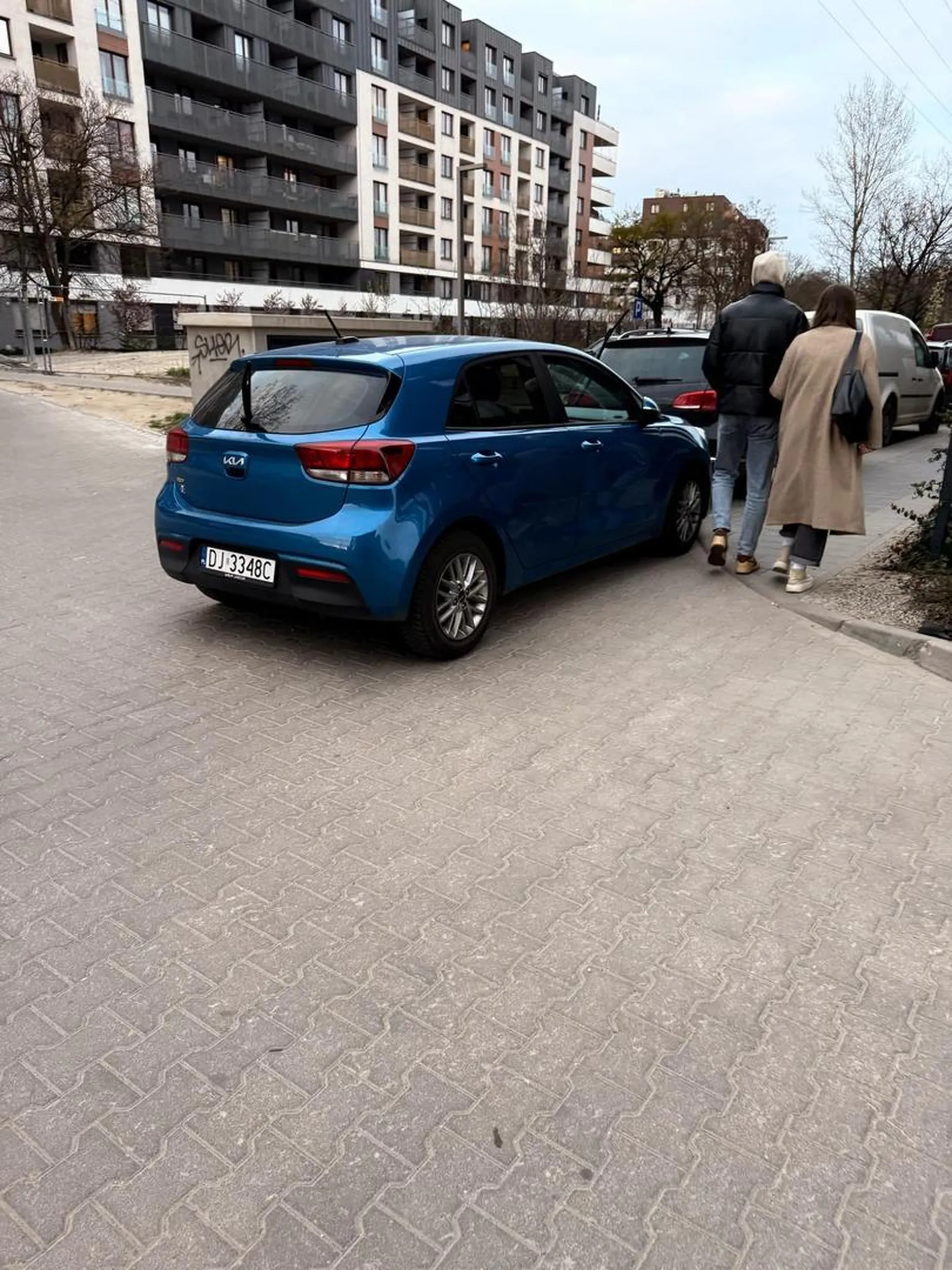 Naucz się parkować na miejscach do tego przeznaczonych.