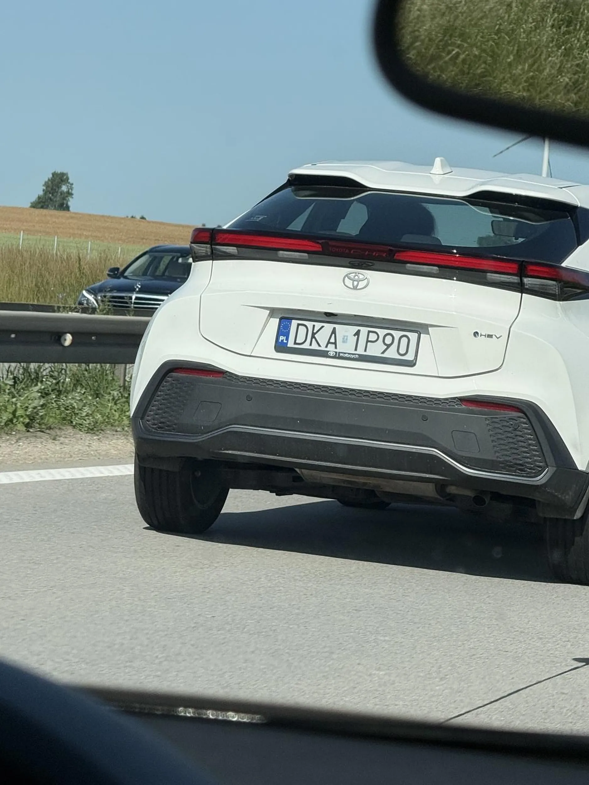 Czy ty znajducho wiesz, że na autostradzie nie jedzie się 110 lewym pasem przez kilka kilometrów? Jak zwykle stara baba blokuje ruch