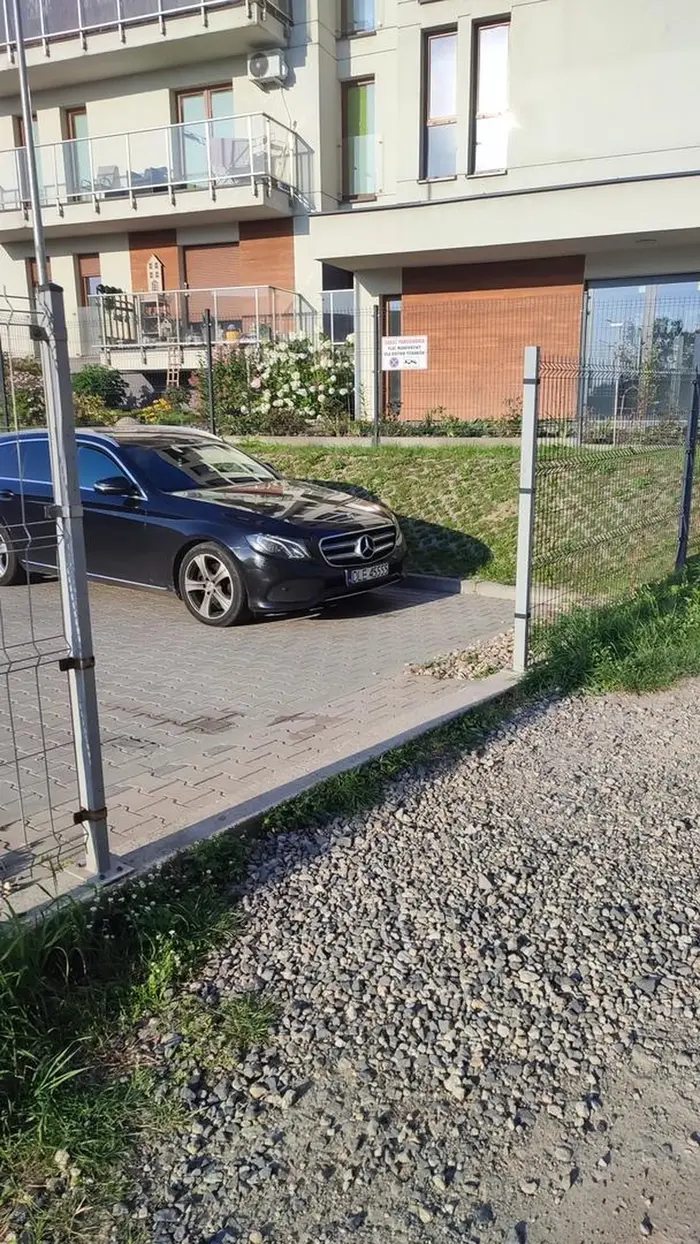 Panicz zakazami się nie przejmuje