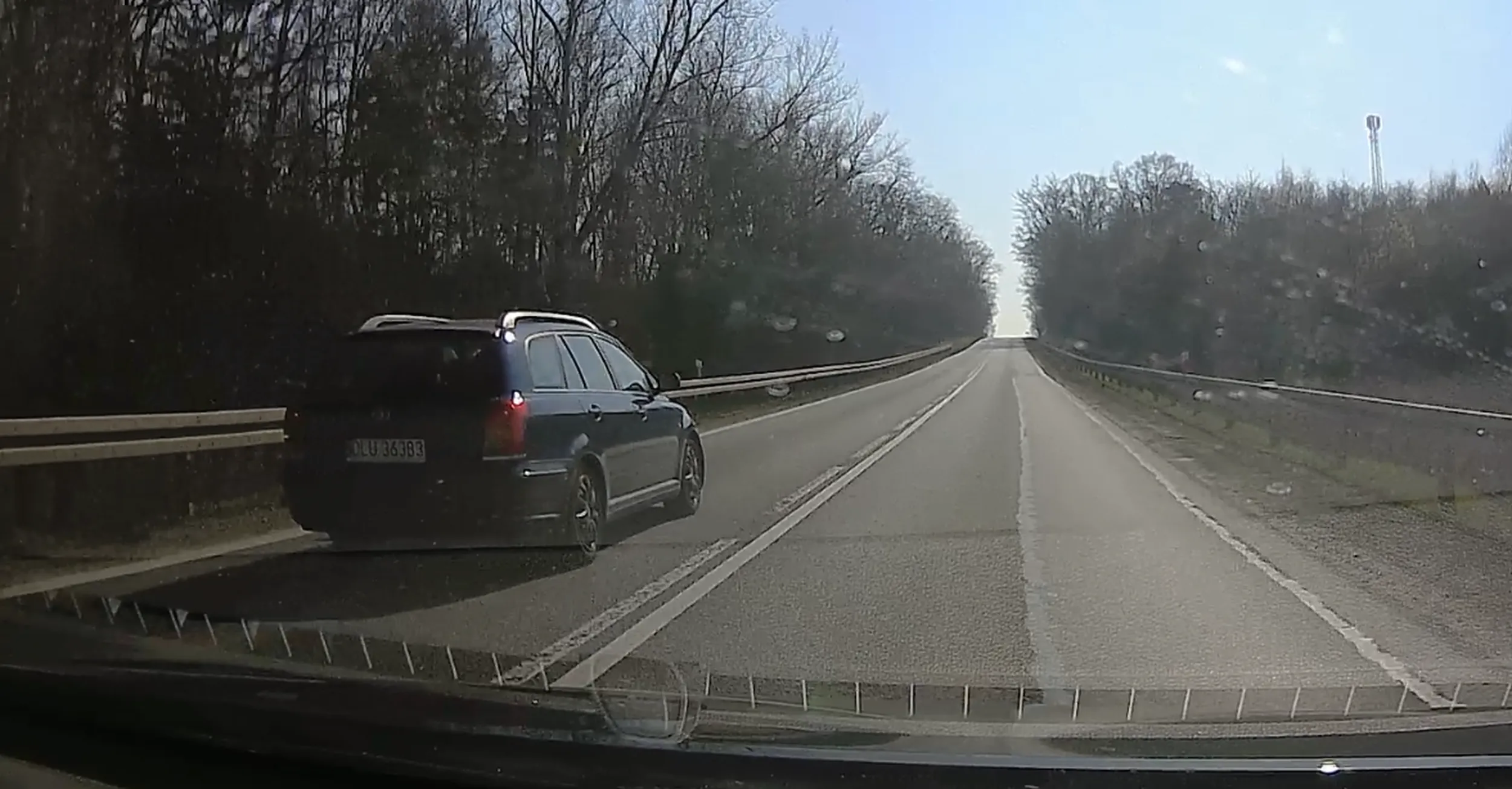 Wyprzedzanie na ciągłej pod górę.