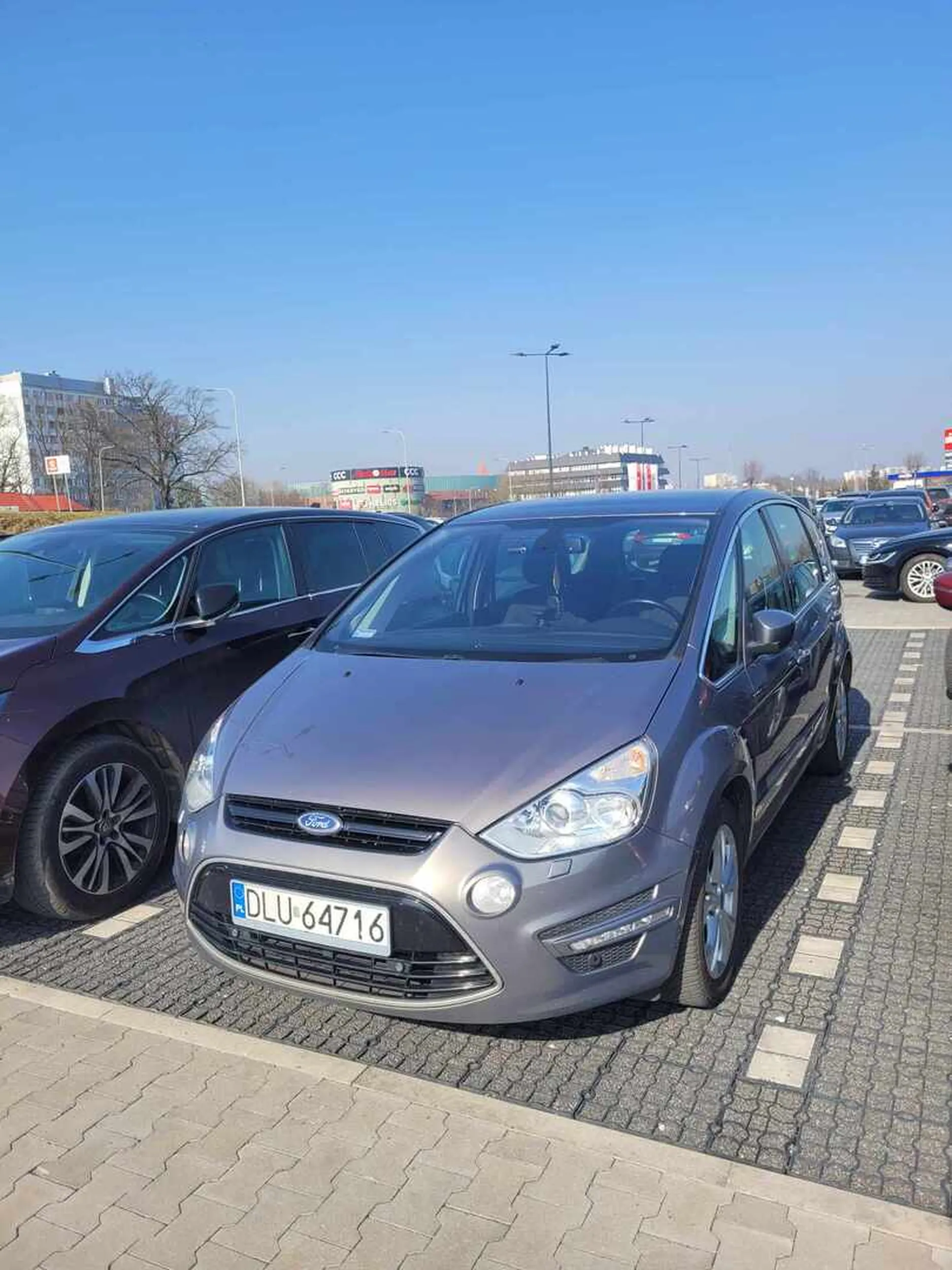 Proszę uważać na tego kierowcę na terenie Lubina, zdarza się czasami jechac pod prąd. Bardzo nieodpowiedzialne zachowanie.