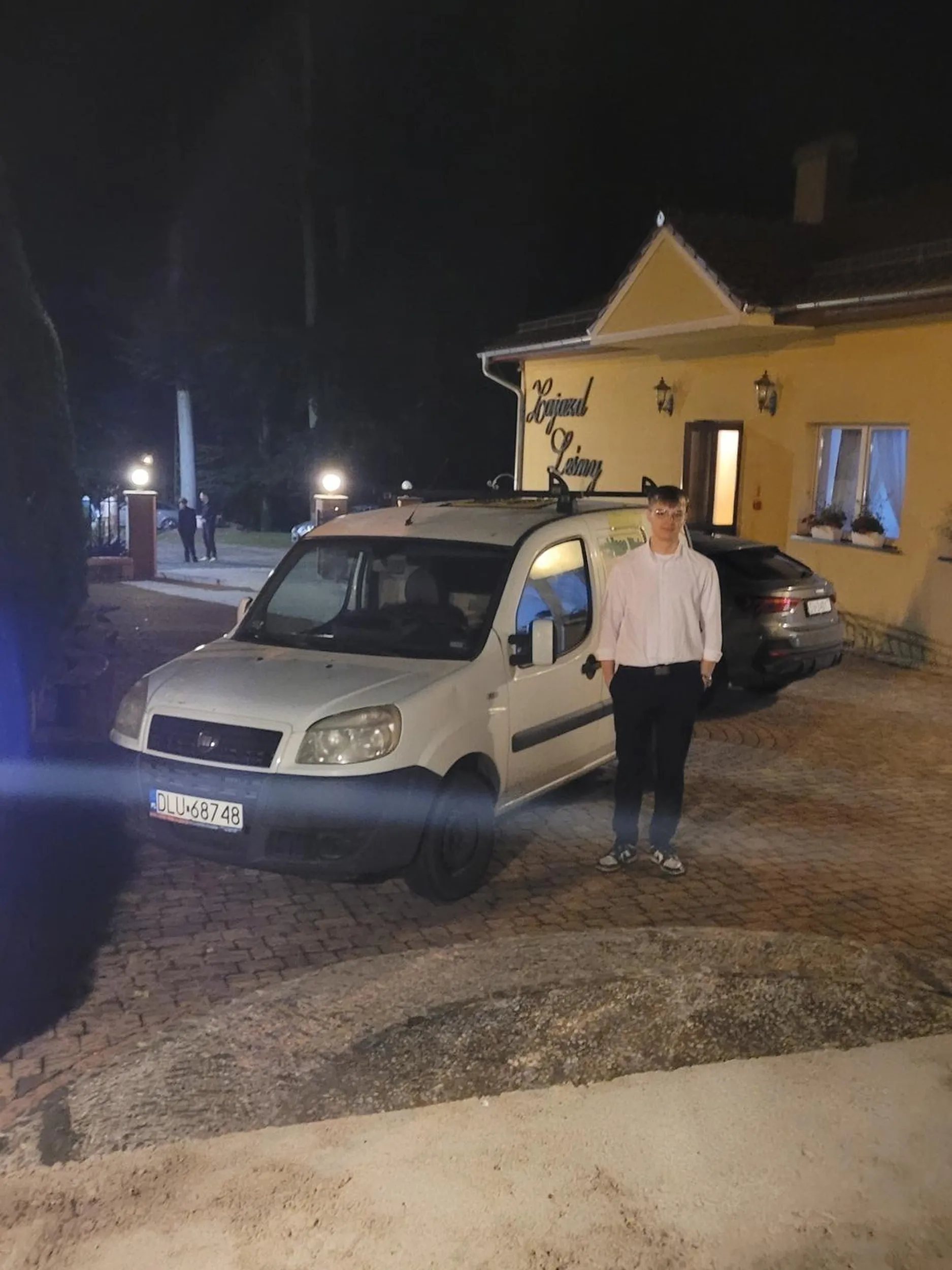 Fatalna muzyka. Ludzie jak gracie jakąś muzykę to grajcie ja konsekwentnie, a nie gracie raz vixe ,a raz normalna imprezowe muzykę. Nie wspomnę już i agresywnym wyjeździe z imprezy prawie potrącając gości imprezy