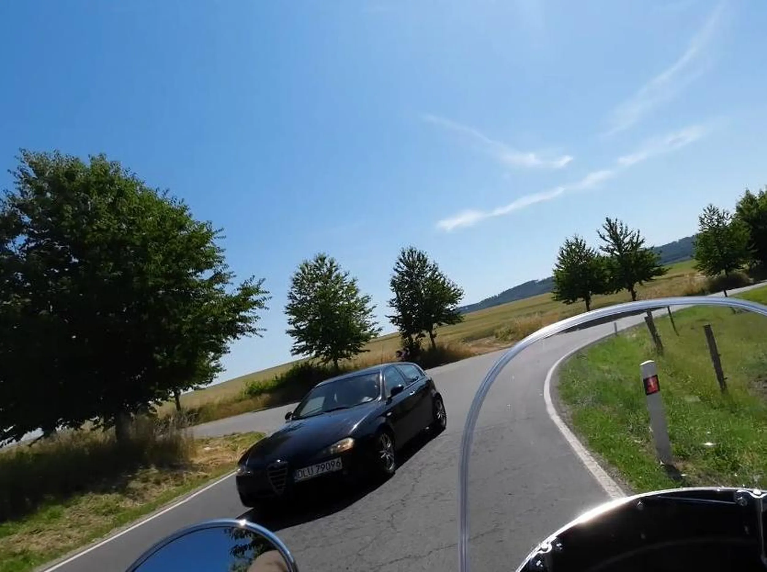 ekstremalne ścinanie zakrętu; jazda na czołówkę