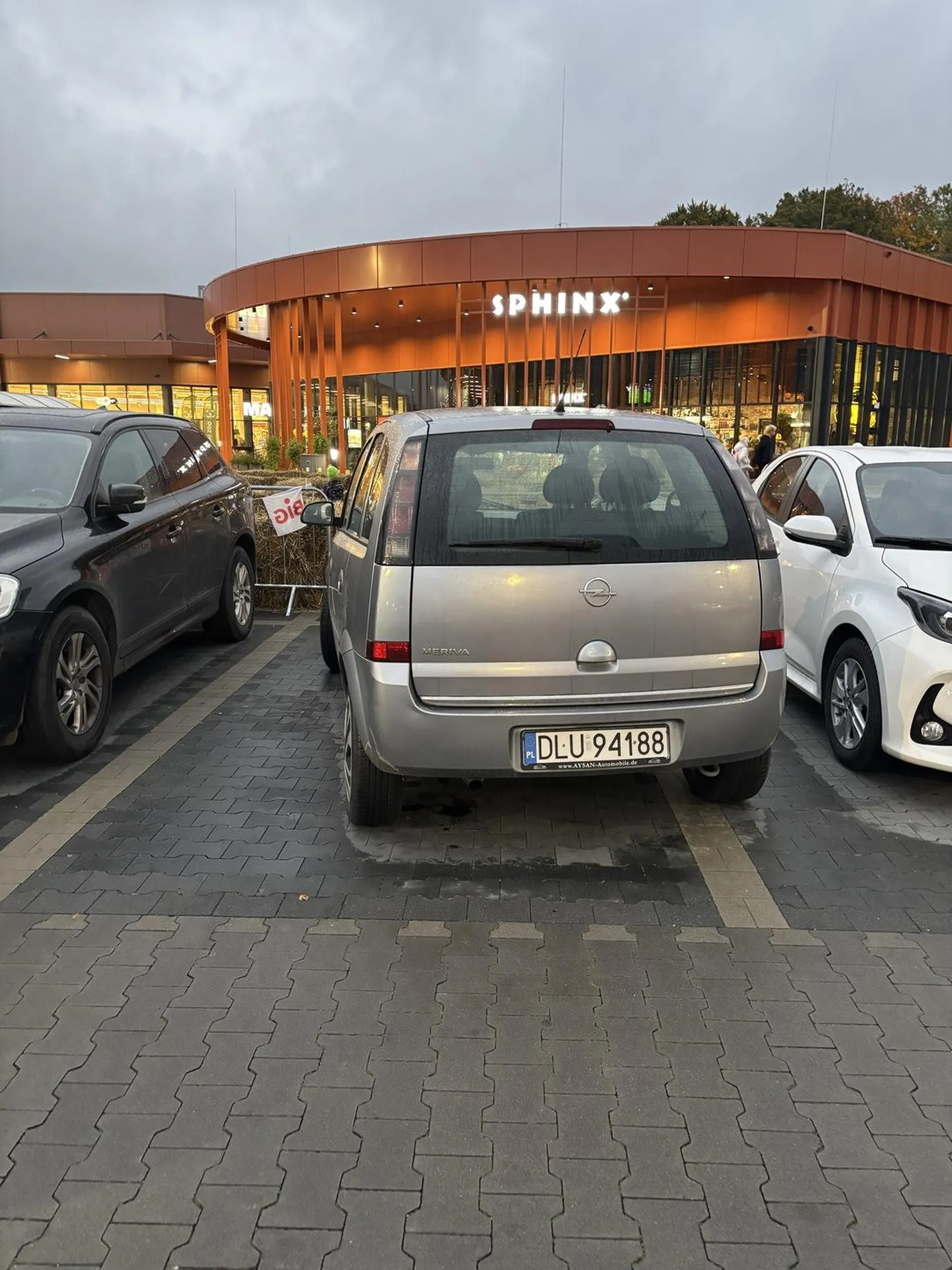 Naucz się parkować wieśniaro, bo nie stoisz pod swoją oborą tylko na parkingu.