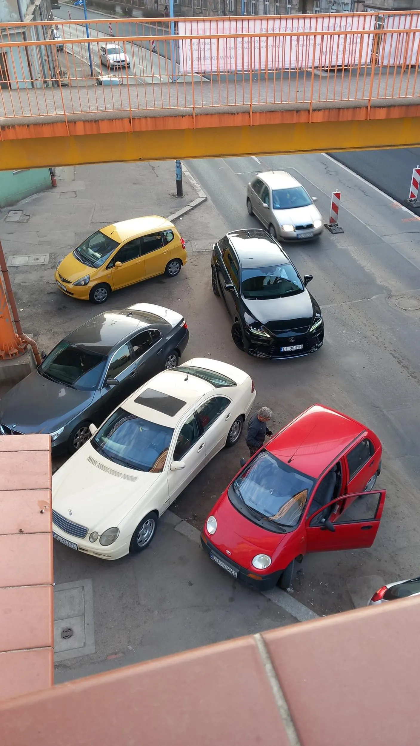 Naucz się nie parkować na ulicy