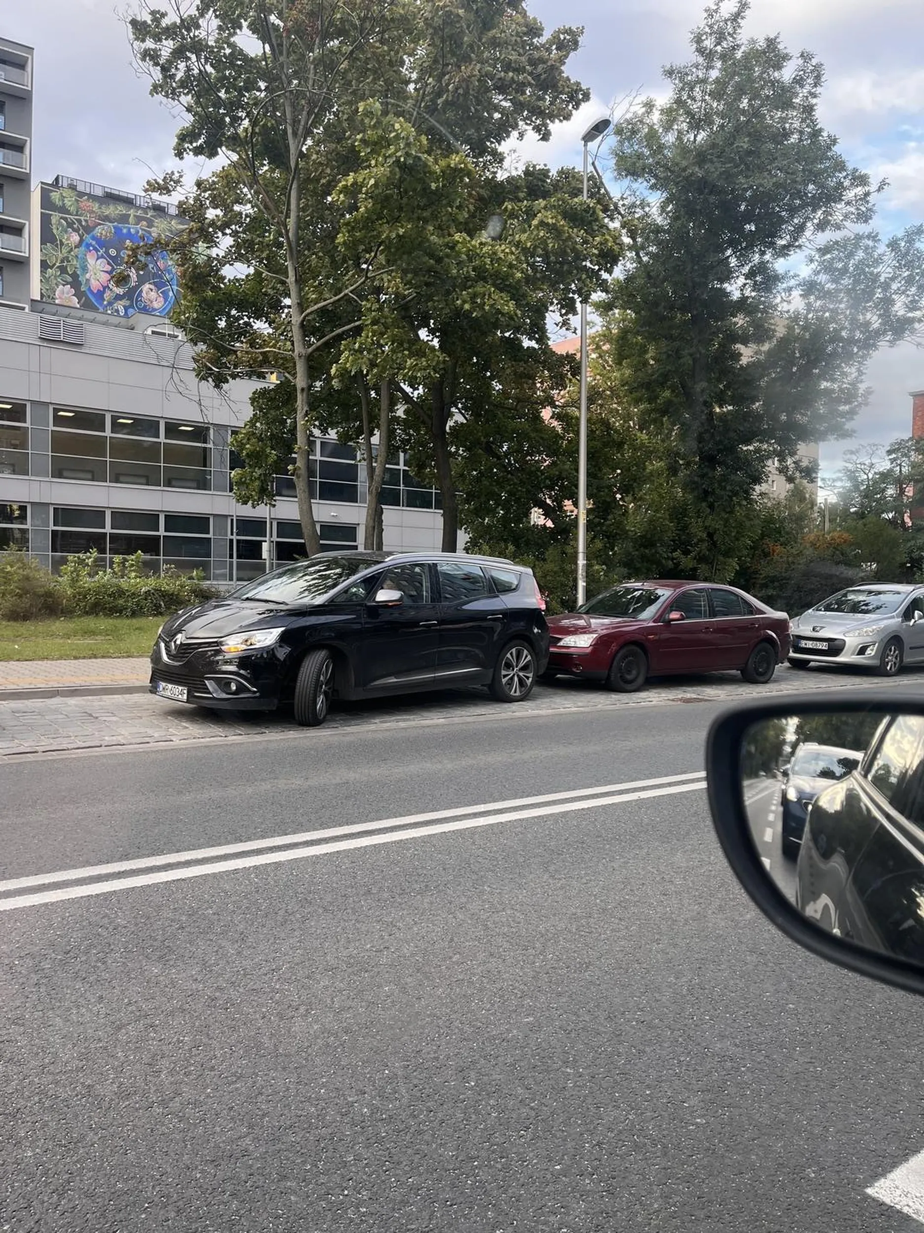 Byłem świadkiem stłuczki przy cofaniu w Pana/Pani pojazd. E-mail emtomalak@gmail.com