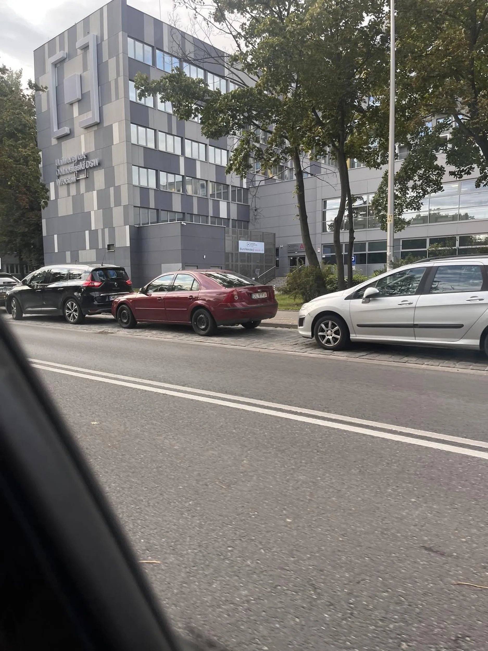 Byłem świadkiem stłuczki przy cofaniu w Pana/Pani pojazd. E-mail emtomalak@gmail.com