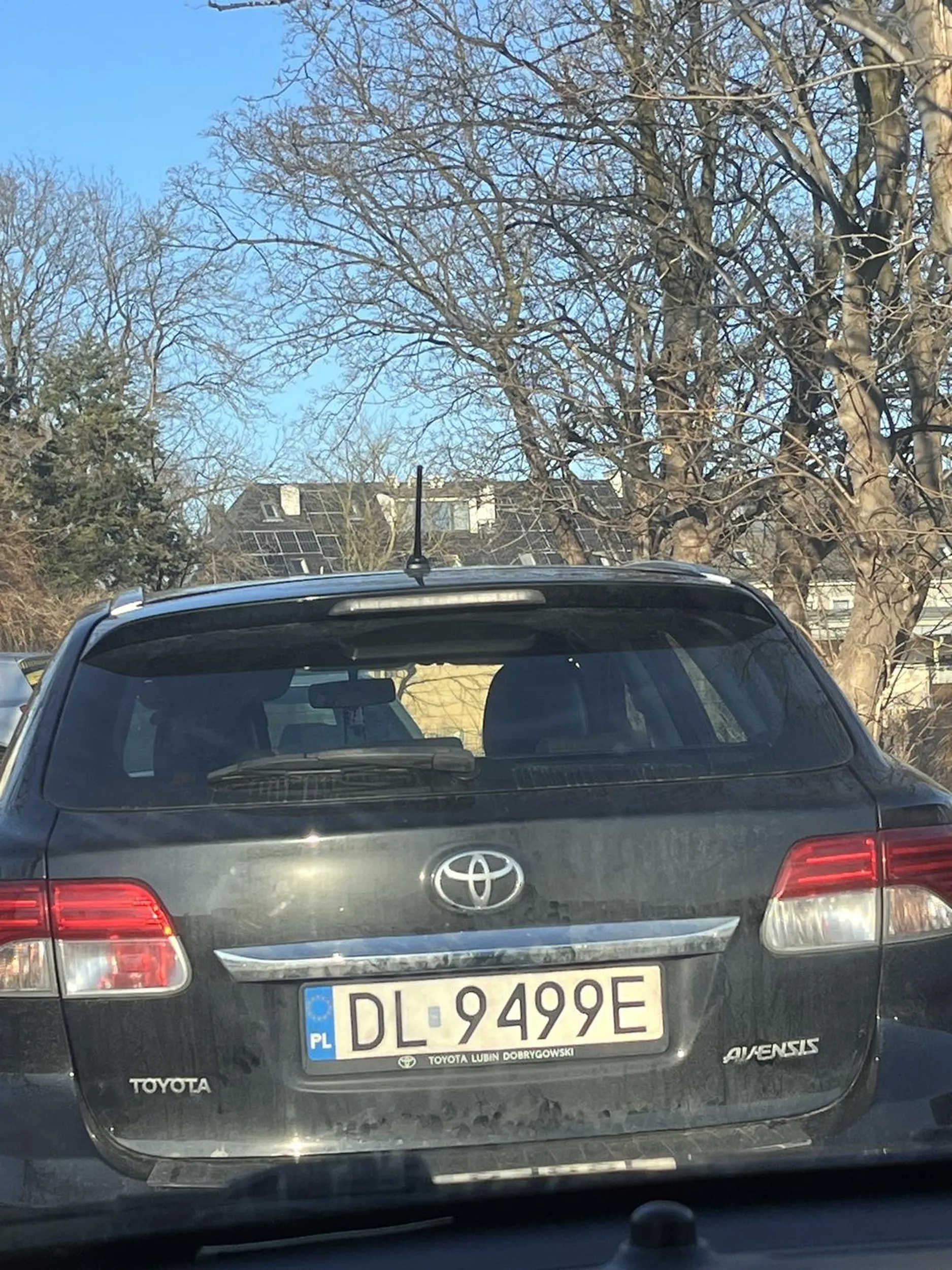 Nie pozdrawiam Pana, który rzucił się na mnie z łapami, bo rzekomo wepchnęłam się do kolejki na myjni (stałam dłużej od niego.  Poza tym Pan stał na drodze bez kierunku i palił papierosa przed autem więc nie sądziłam, że też stoi w kolejce.