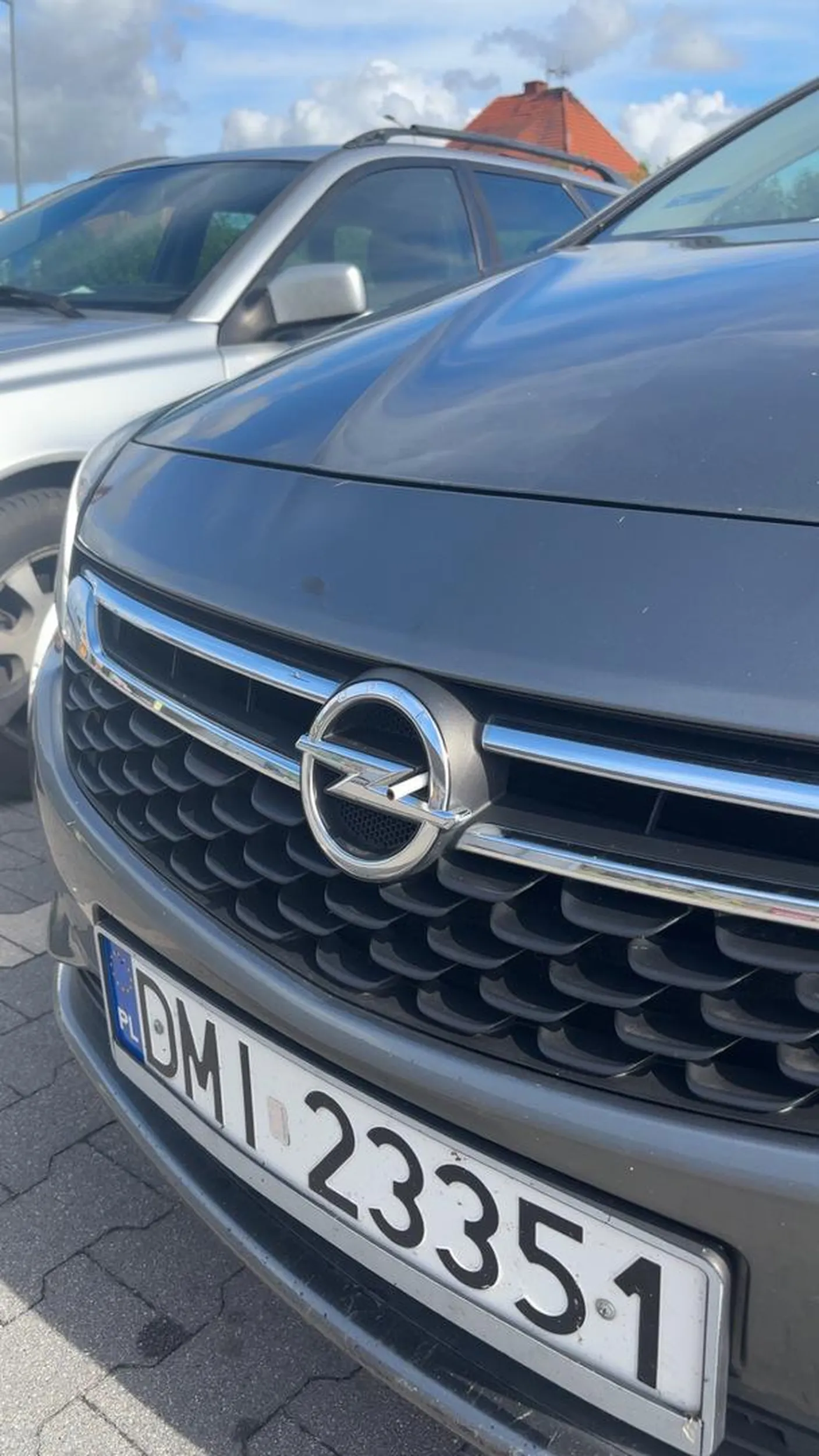 Nie polecam kierowcy, wymusil mi pierwszeństwo a następnie jego astra musiała zapalić szluga