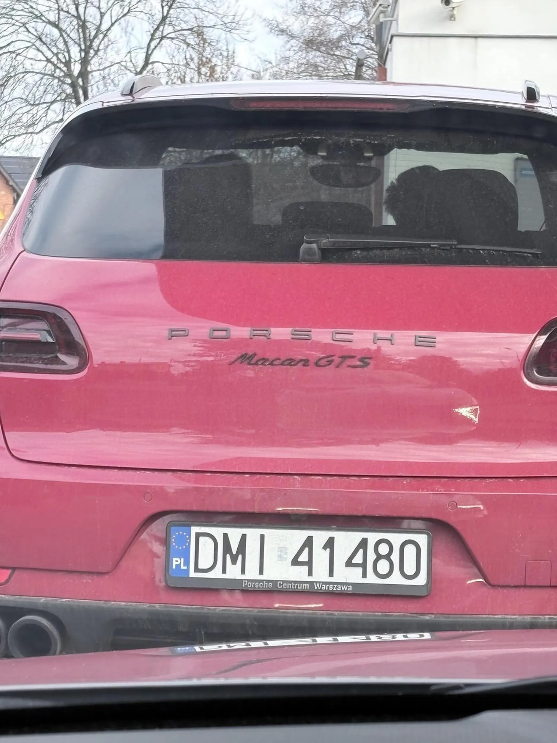 Stary pierdzie naucz się zasady, że jak zatankowałeś i czekasz na swoją dziunie to idziesz 2 metry