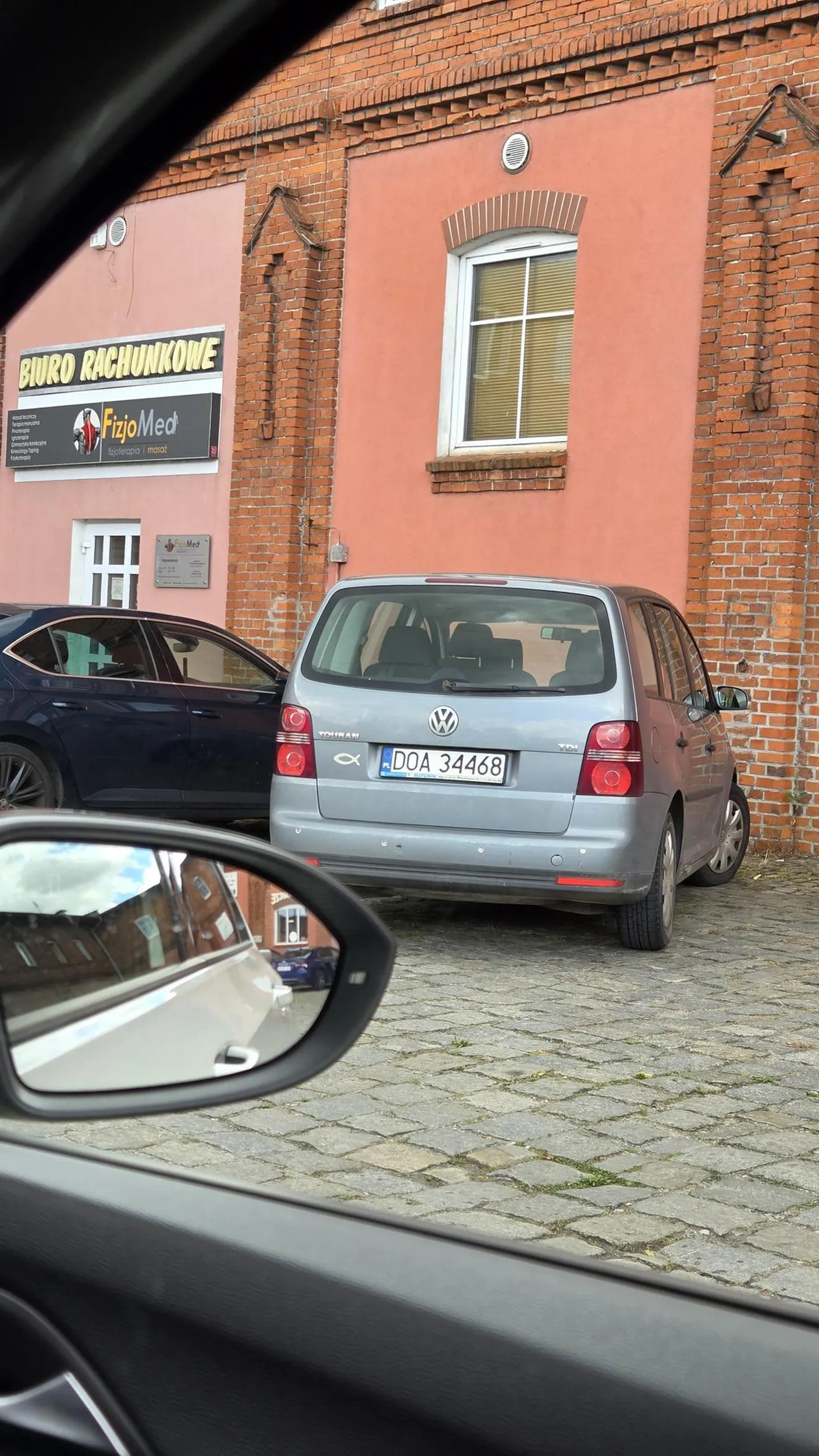 Blagam nie parkuj na dwóch miejscach... Dzięki