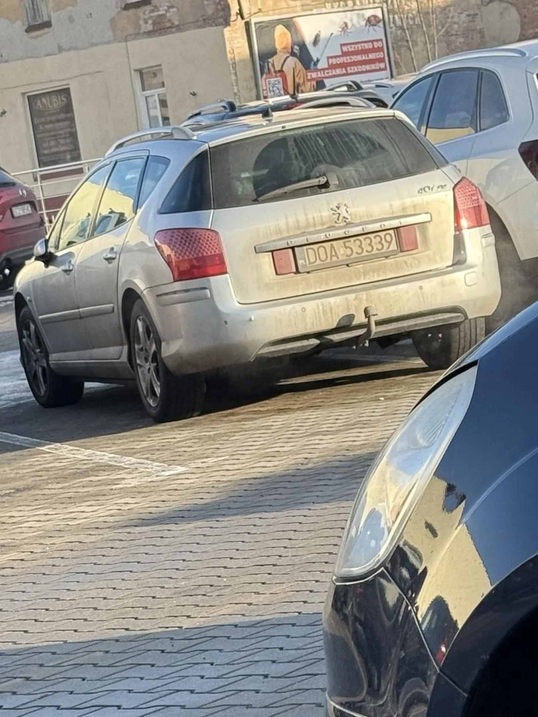 Wydawałoby się, że starszy człowiek powinien dawać przykład. Chyba już czas odłożyć prawo jazdy do szuflady i przemieszczać się autobusem.