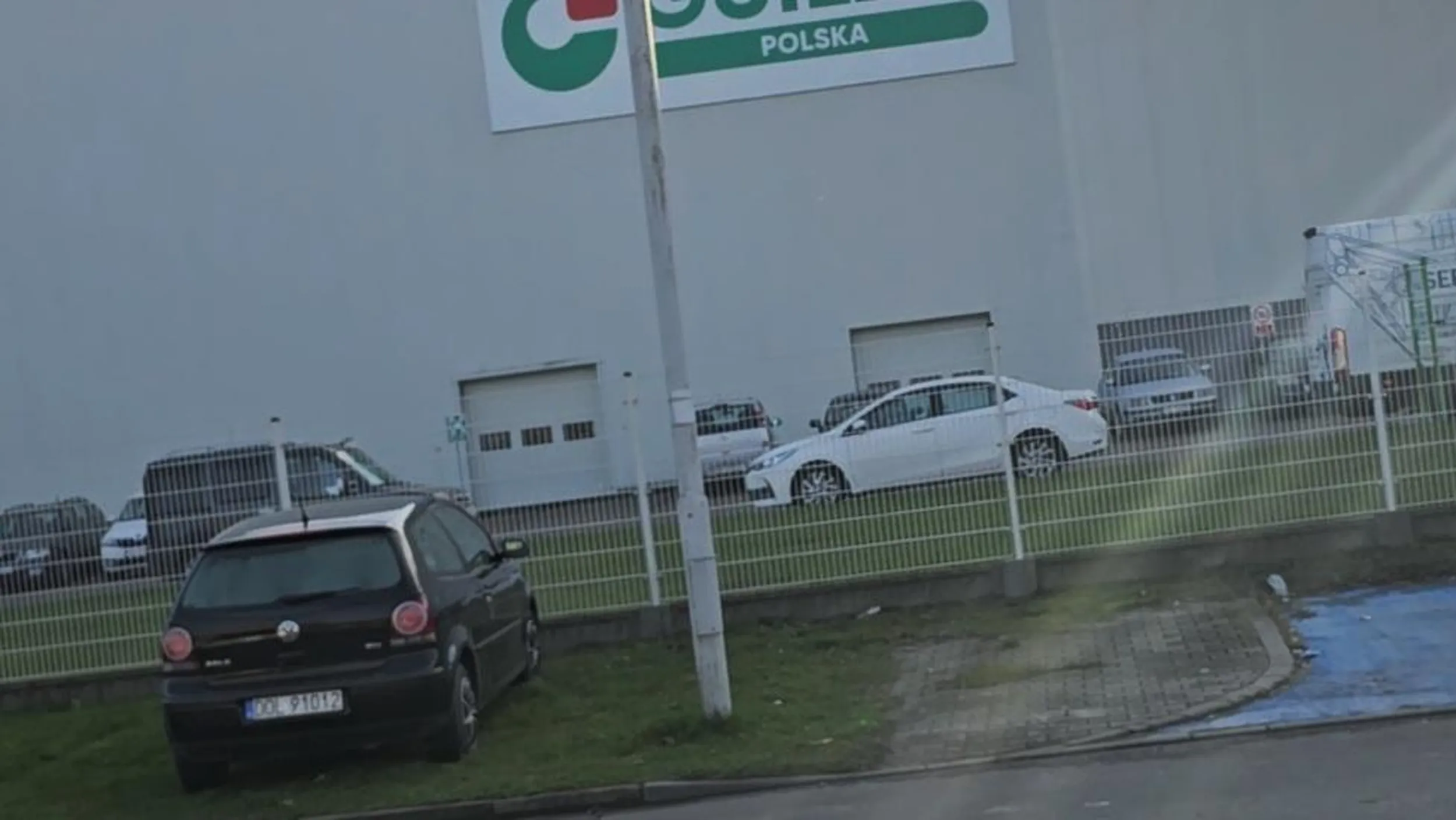 I co z tego że.trawnik