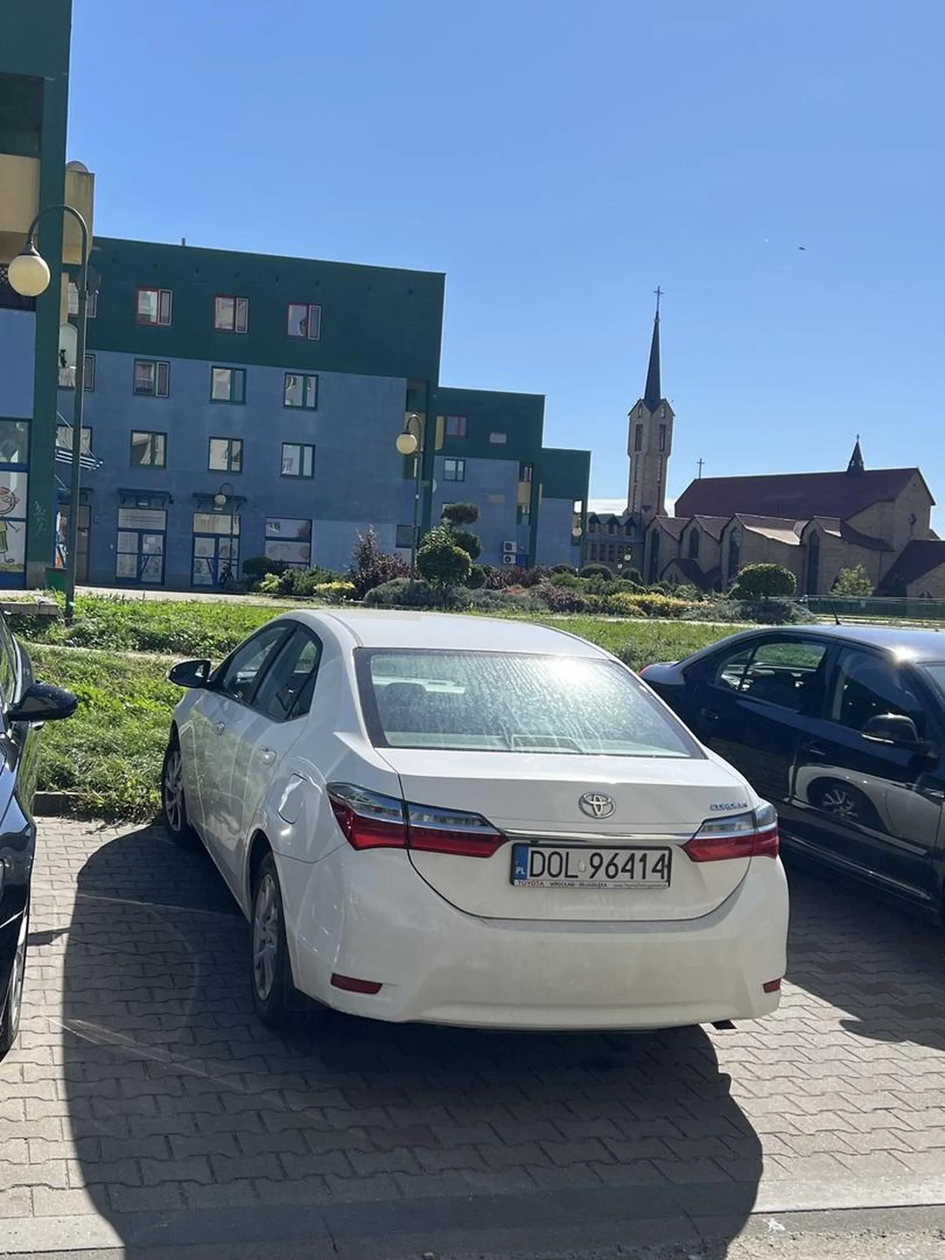 nie wierze ze facet moze tak zaparkować wiec podejrzewam ze baba.. brak słów