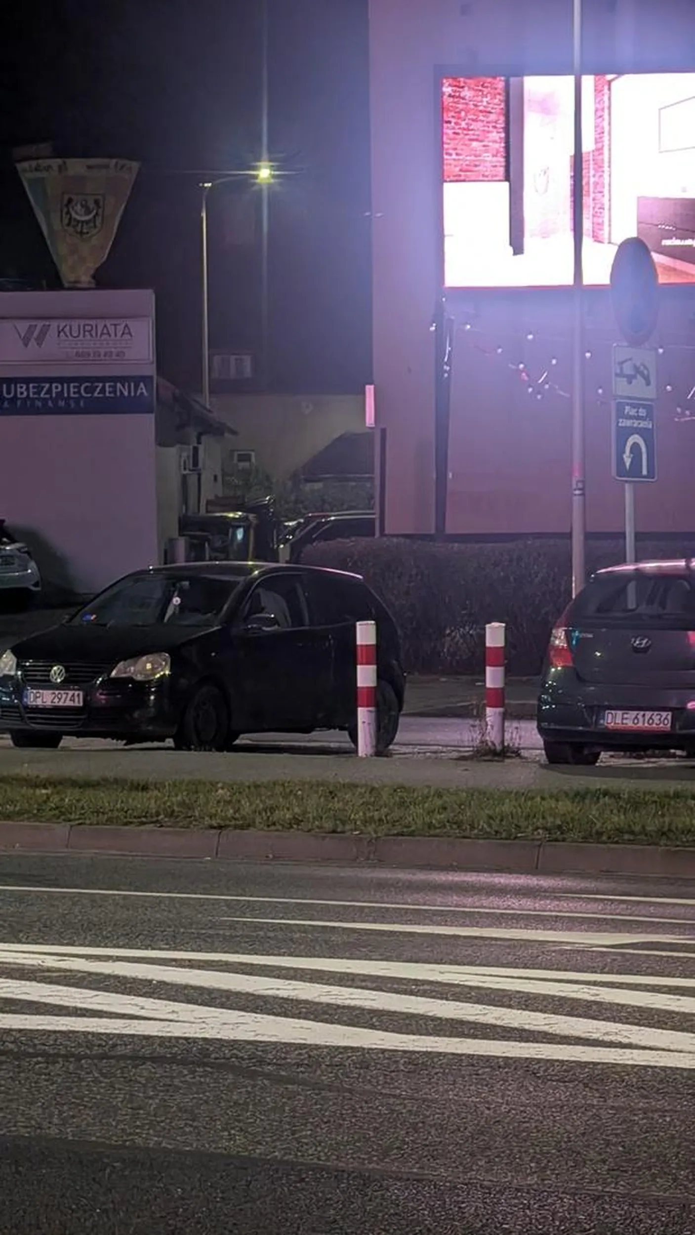 Nie wiem czemu cenzura wywala wpisy. Spróbujmy jeszcze raz. Tak się kończy gdy ktoś z wioski przyjeżdża do miasta i nie wie czym jest miejsce do zawracania