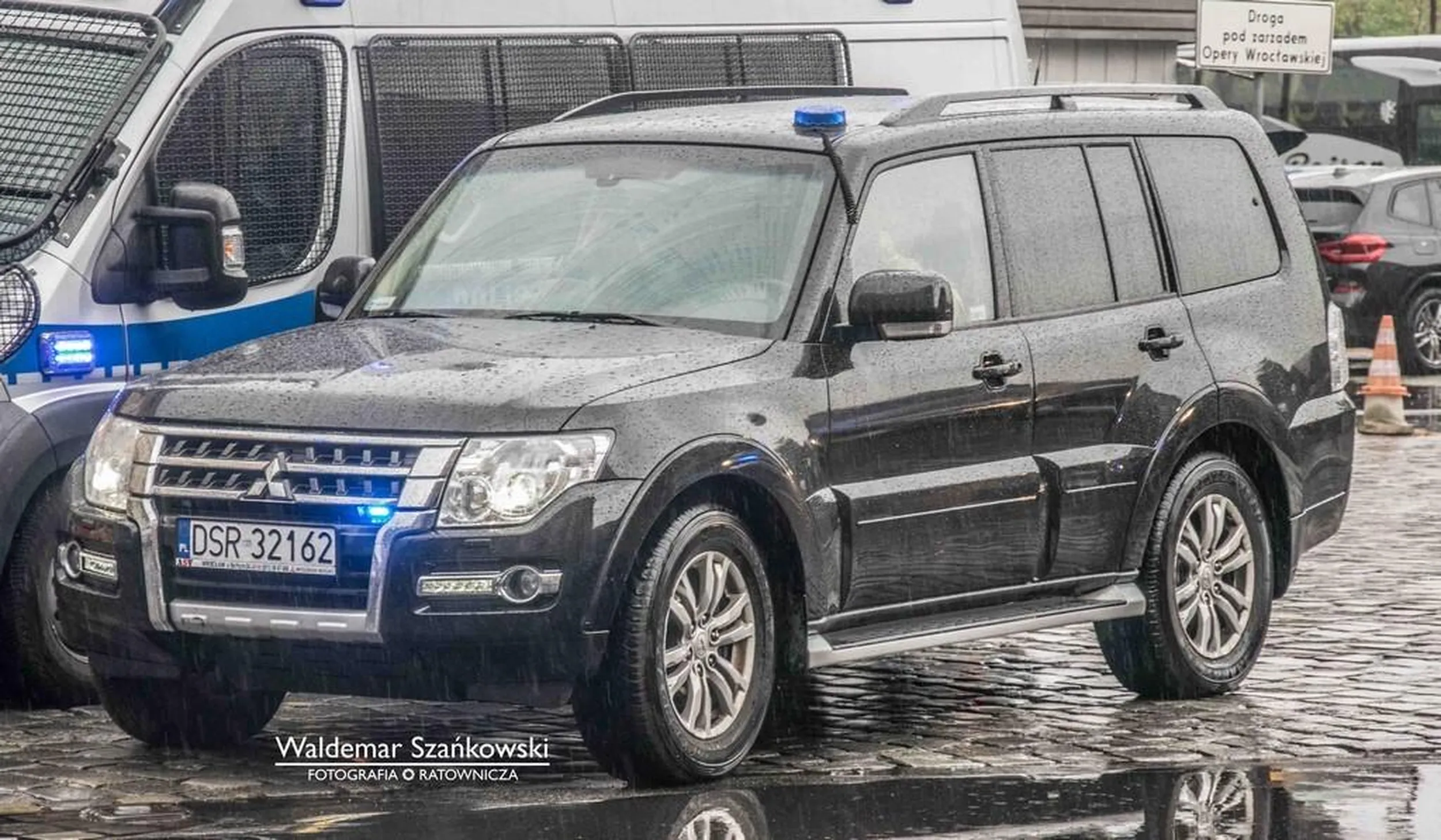 Dla tych, co nie wiedzą, to jest nieoznakowany samochód SPKP Wrocław