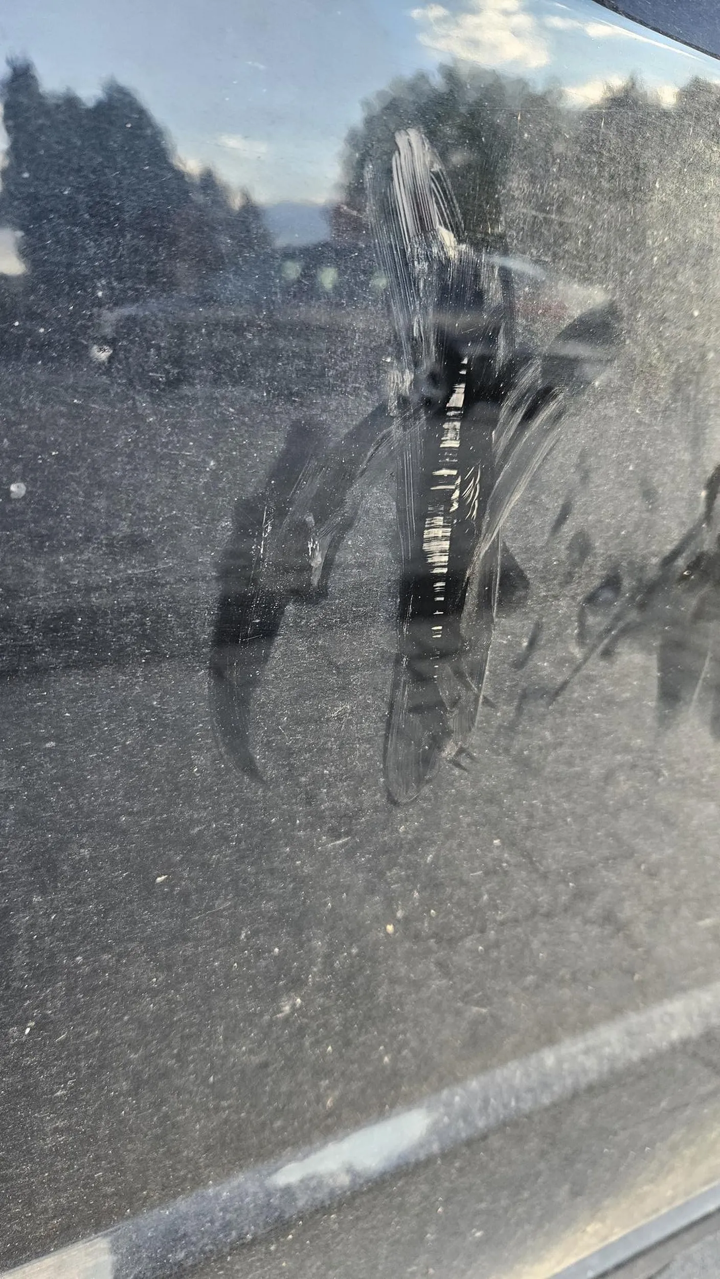 Wczoraj 22.04 zarysowała mi drzwi pasażera swoimi drzwiami i uciekła