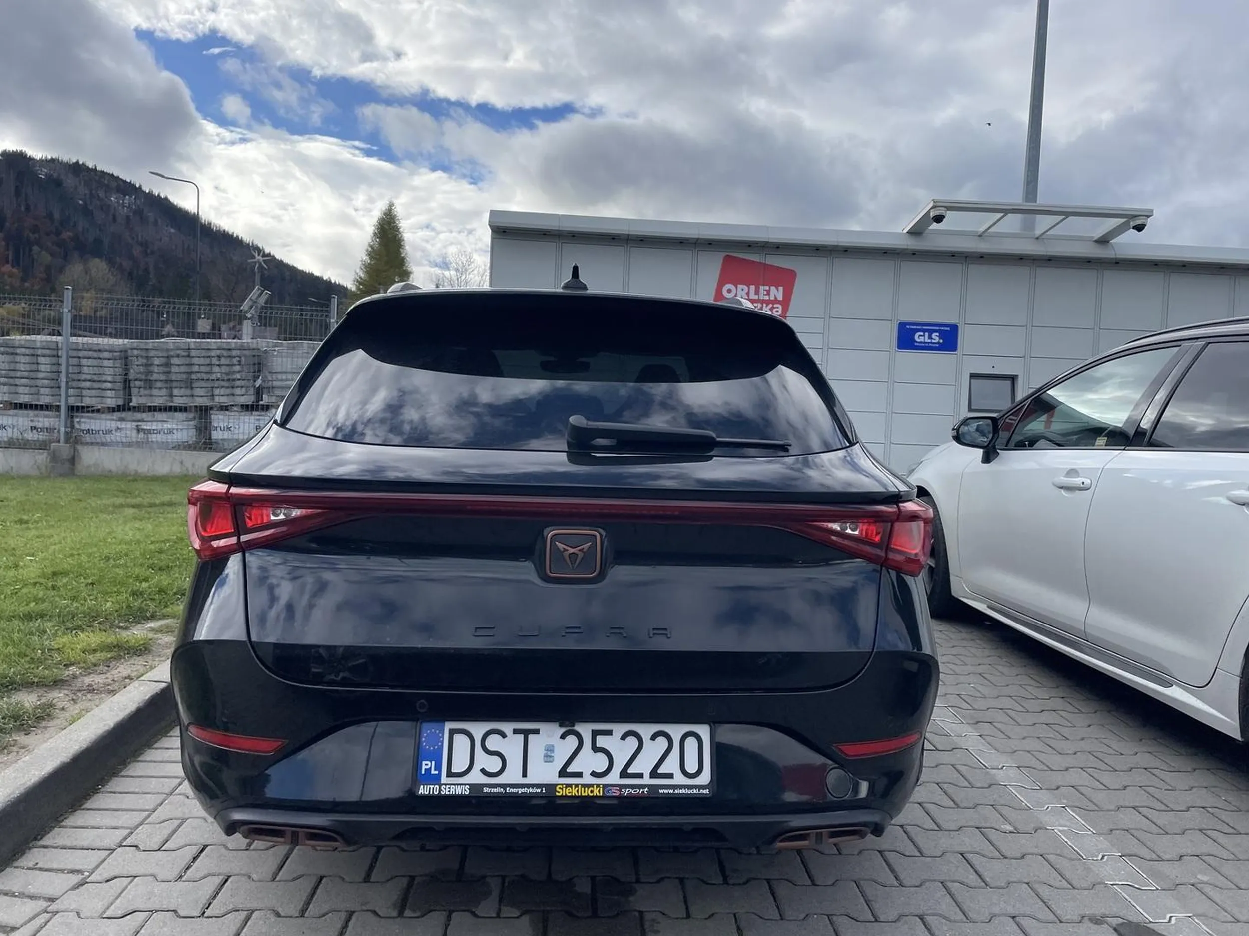 Parkują na parkingu i nie stać ich zapłacić wstyd !!!