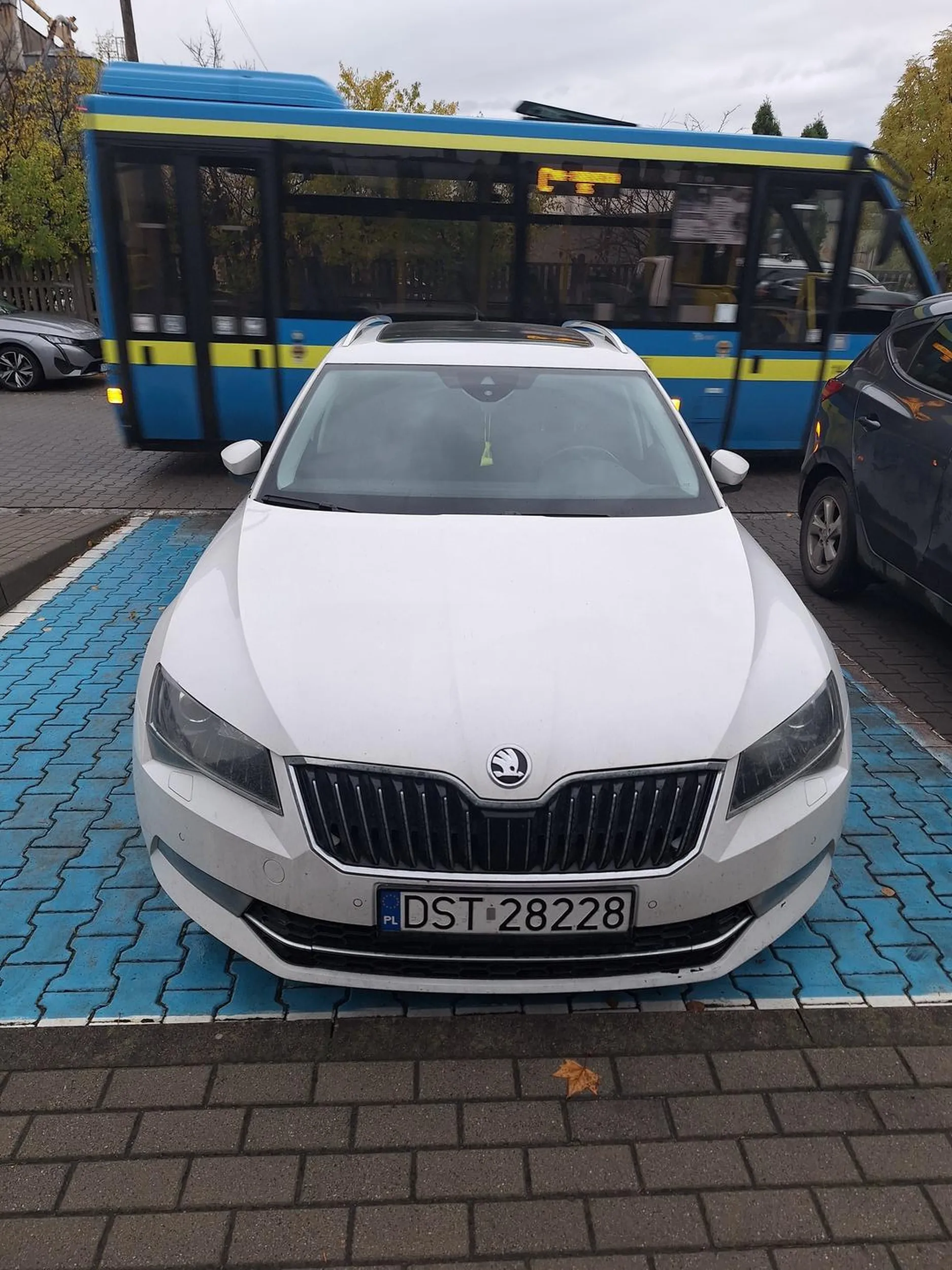 Pani zapomniała wystawić legitymację.