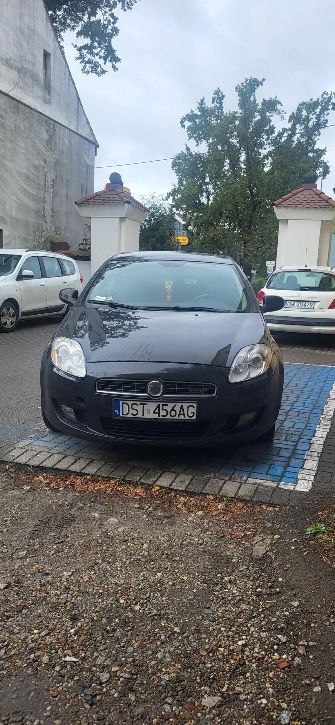 Jeden z tych chcących wziąć na siebie czyjeś dramaty. Doceniam takie poświęcenie.