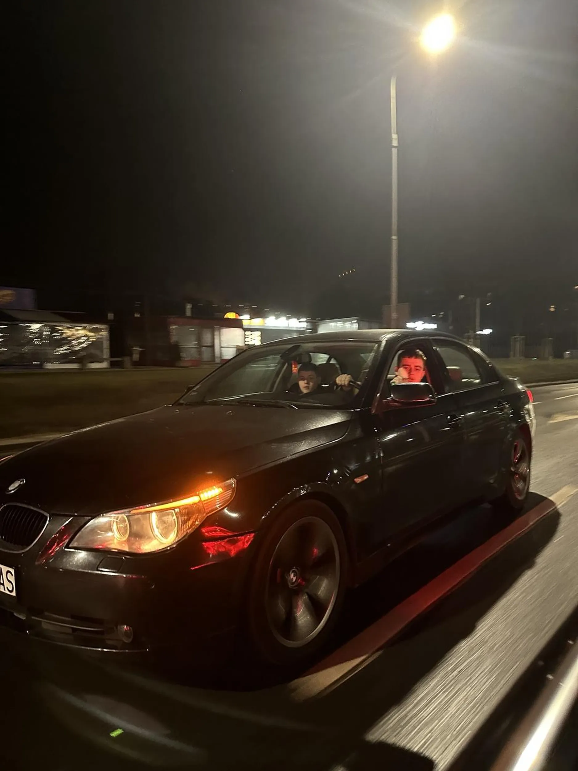 Przeleciał obok mnie z krzykiem “POLSKA DLA POLAKÓW FRYTKI DLA ZIEMNIAKÓW “