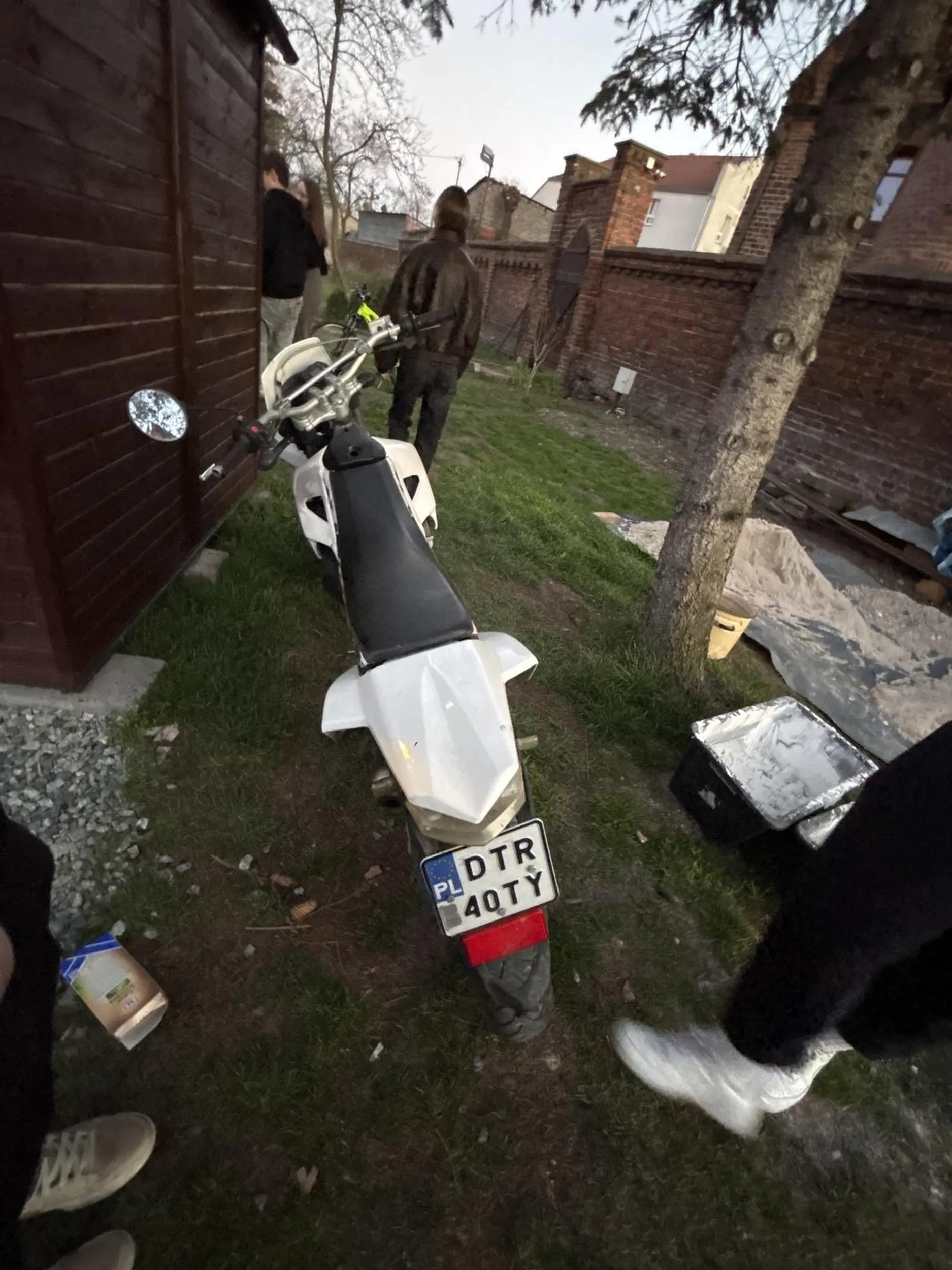 Jebnoł starszą panią na pasach