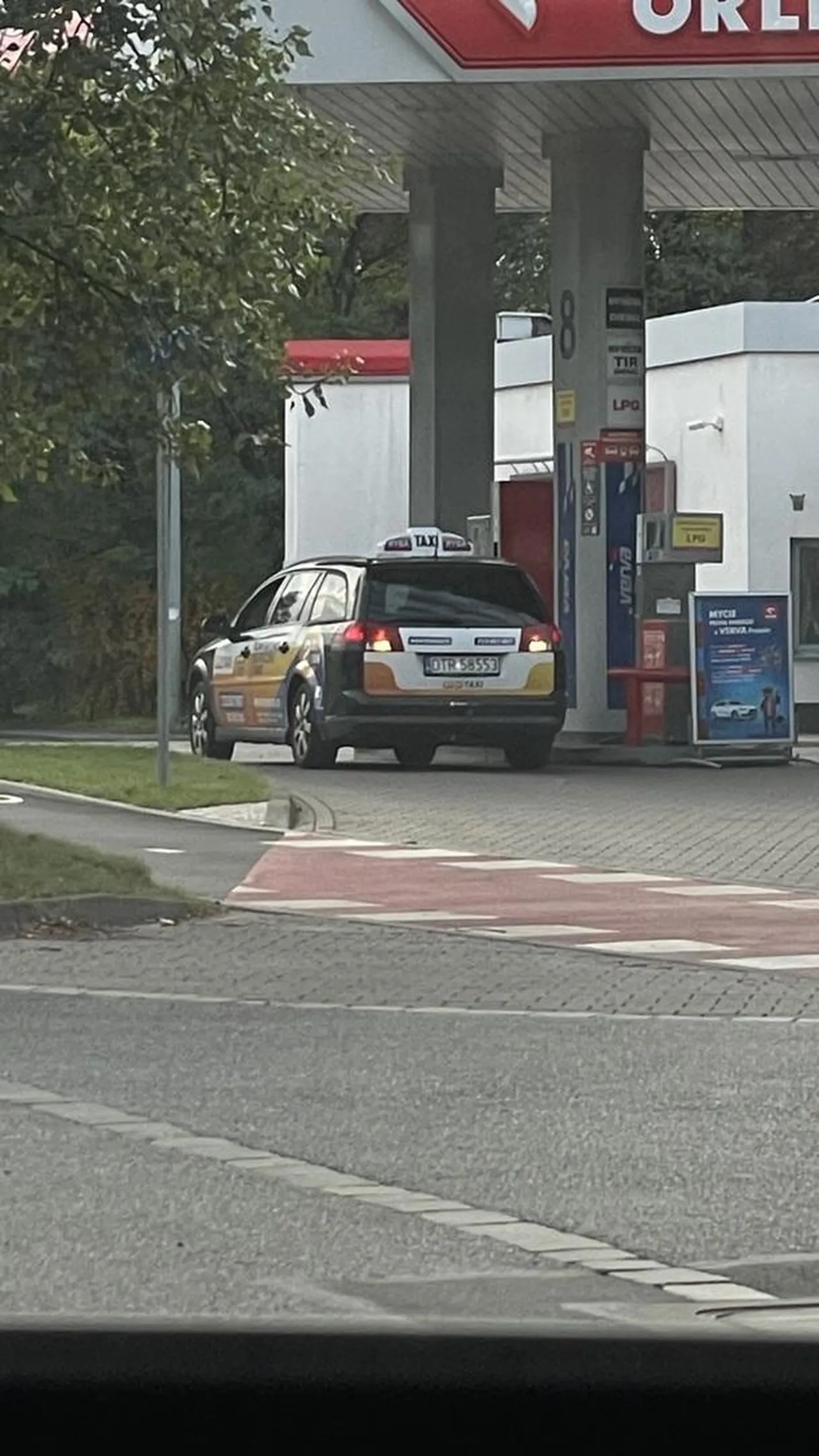 Naucz się jeździć kutafonie który z lewego pasa nagle zjeżdża bo sobie przypomniał żeby skręcić na stację na Grabiszyńskiej.