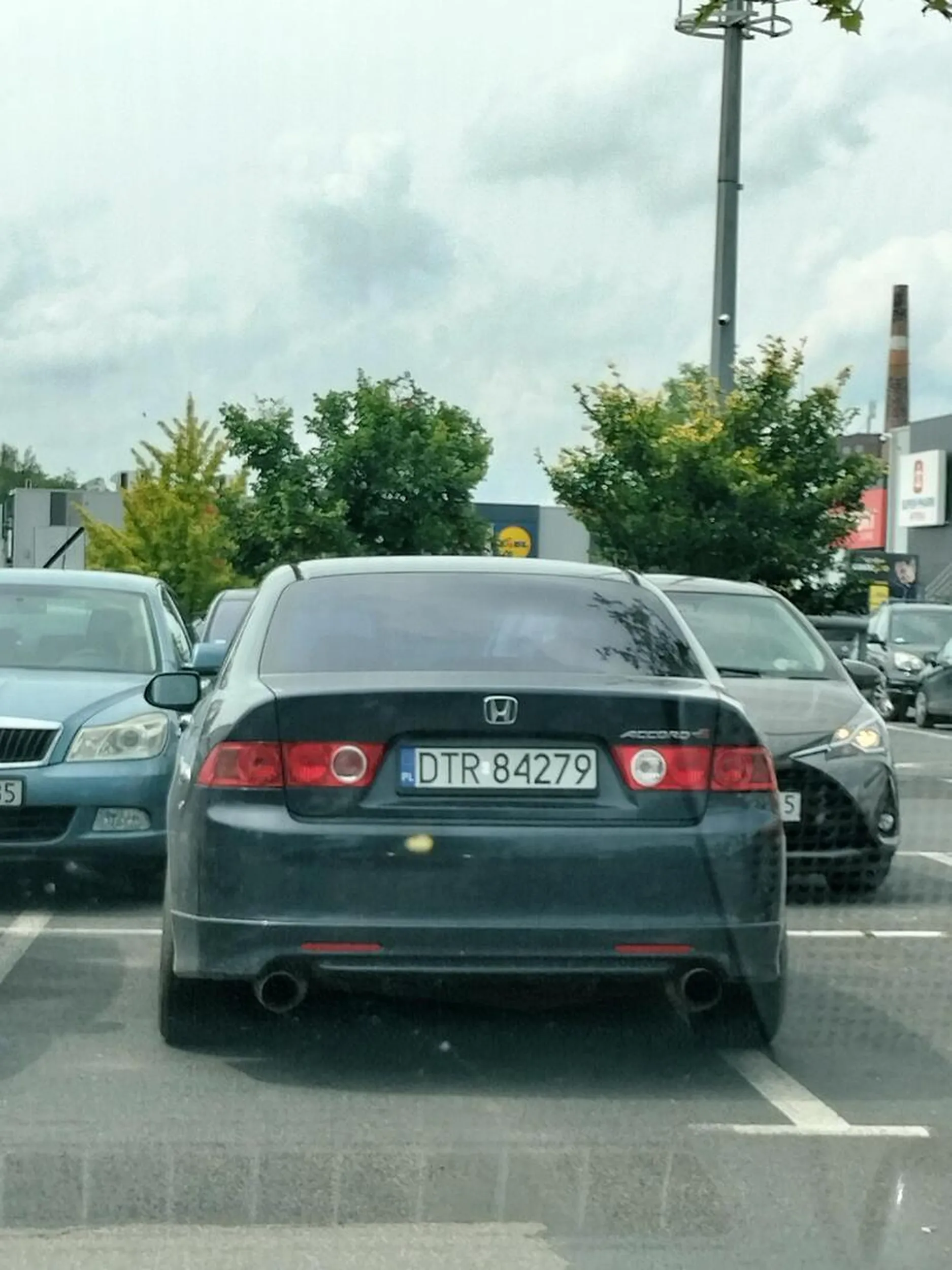 Widziałem jak parkuje - nie, nic obok nie stało. Trzebnica to stan umysłu