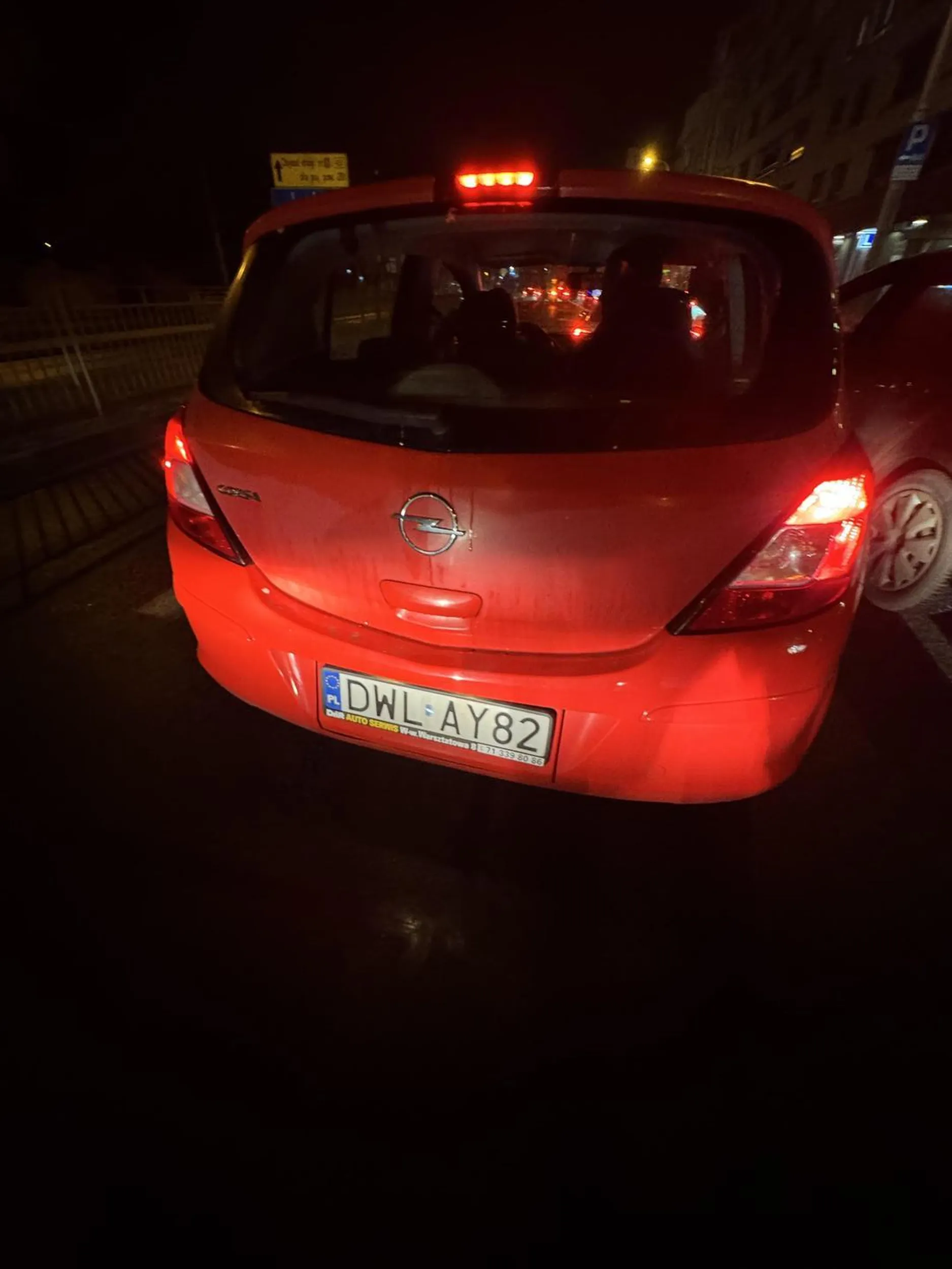 Człowiek robi zdjęcia Tobie z nie wiadomo jakiego powodu i jeszcze później ucieka i nie idzie z nim rozmawiać