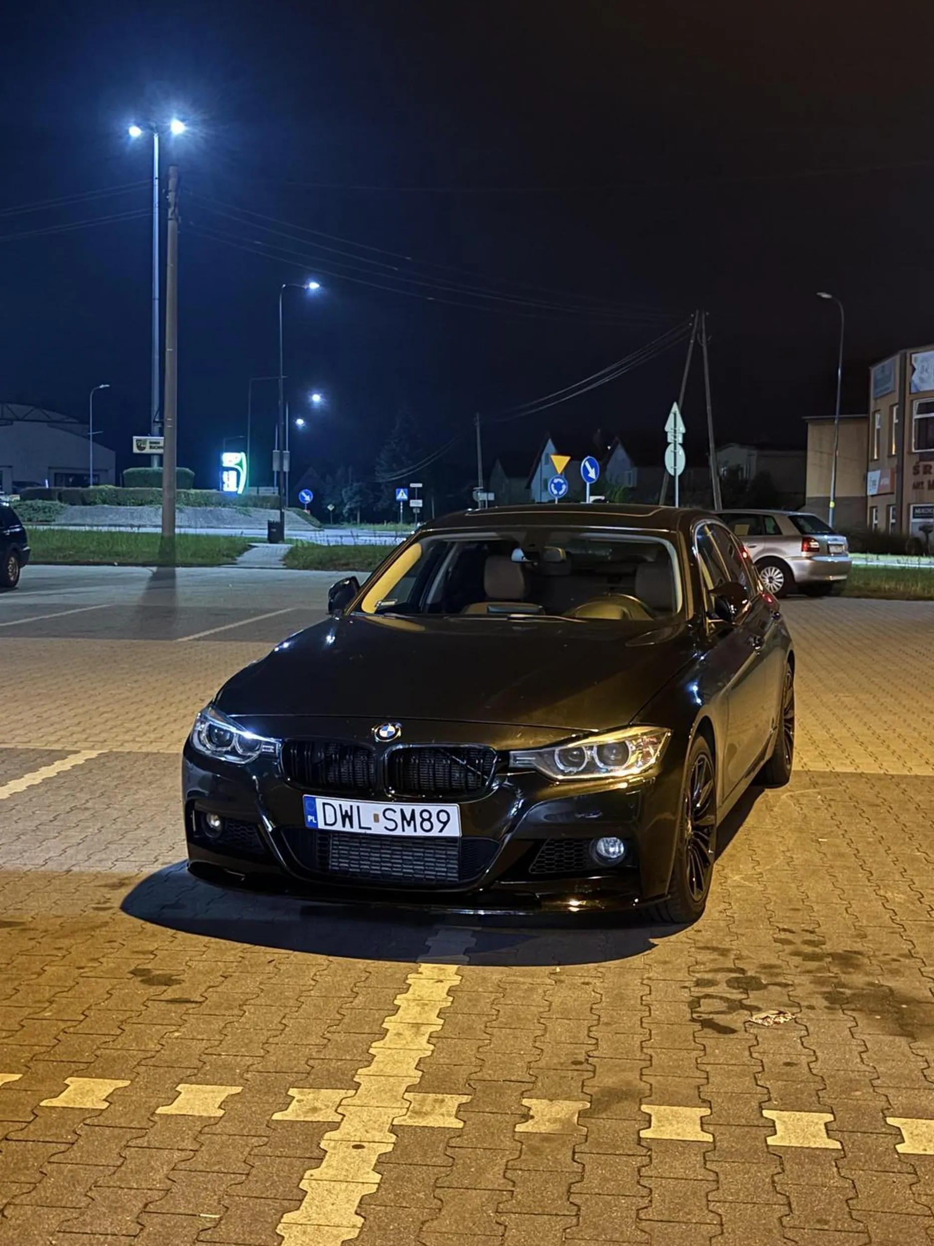 To nie pierwszy raz gdzie kierowca ma gdzieś znaki poziomie na parkingach