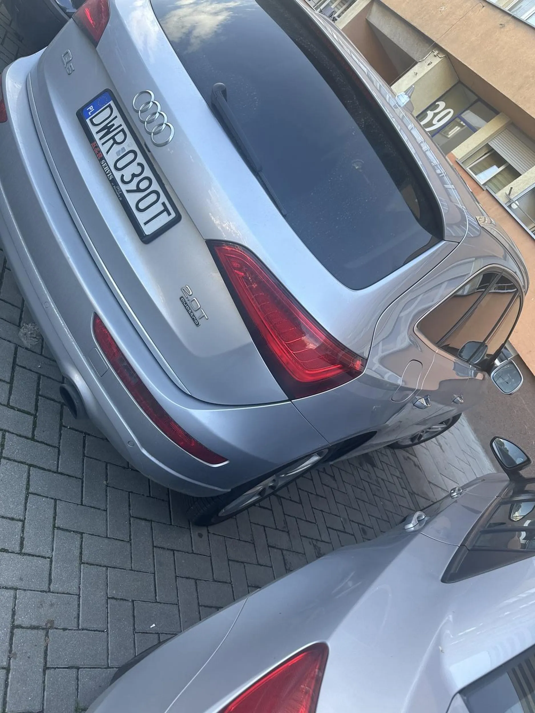 Nie umie parkować, nie trzyma się dystansu, uważać na niego