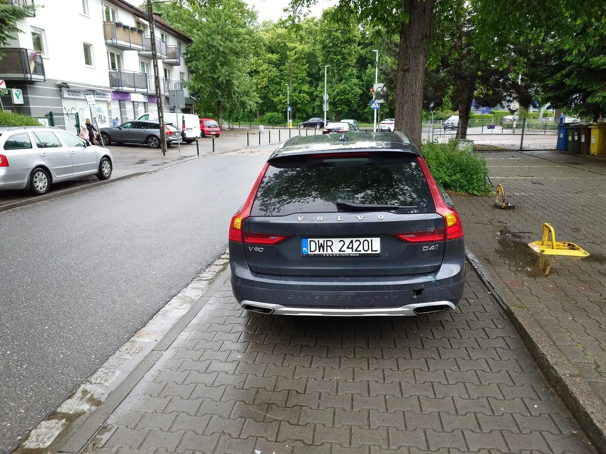 Jeszcze więcej miejsca pieszym zostaw!