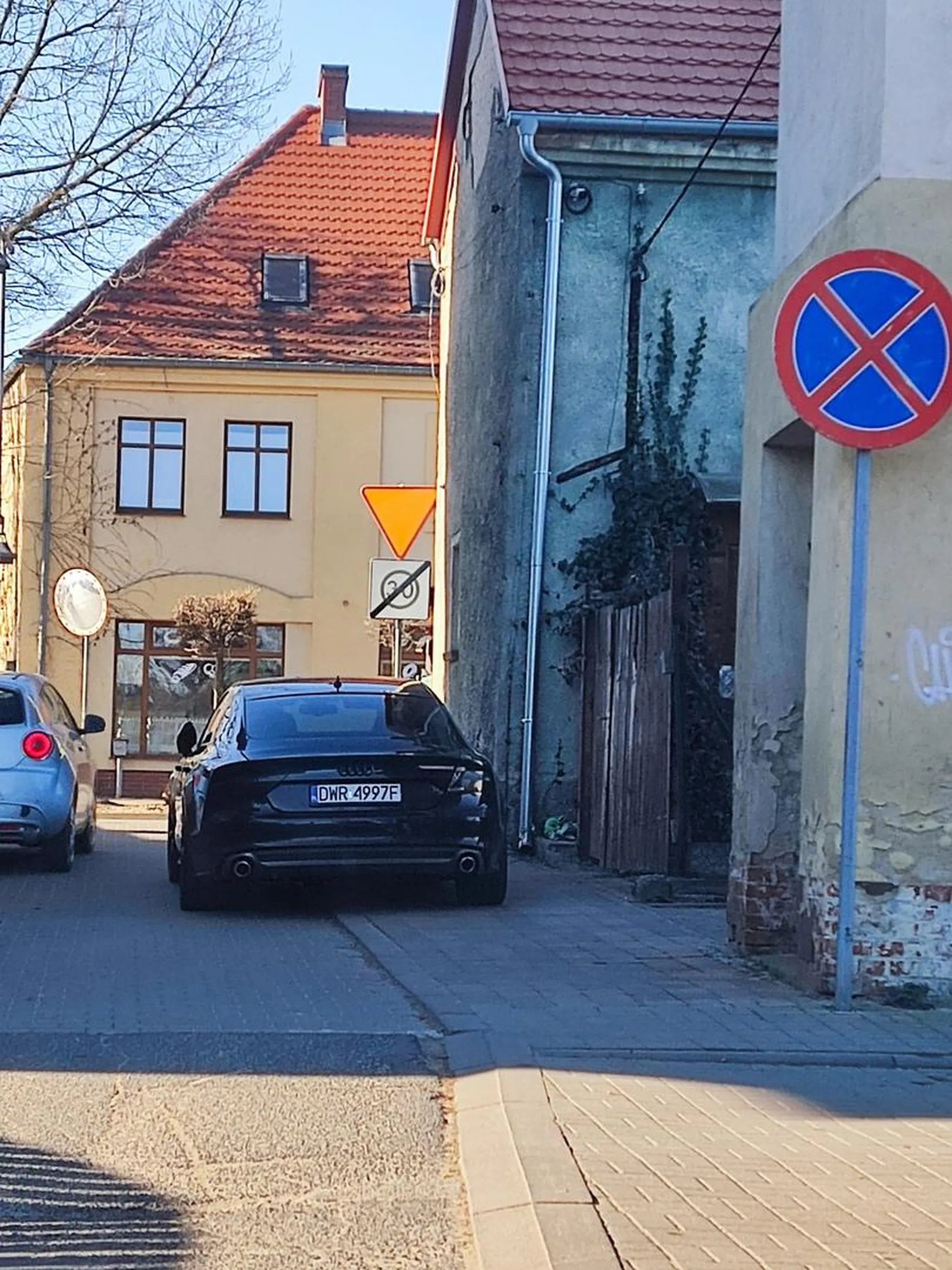 Polecam wybrać się na ponowny kurs ze znaków drogowych