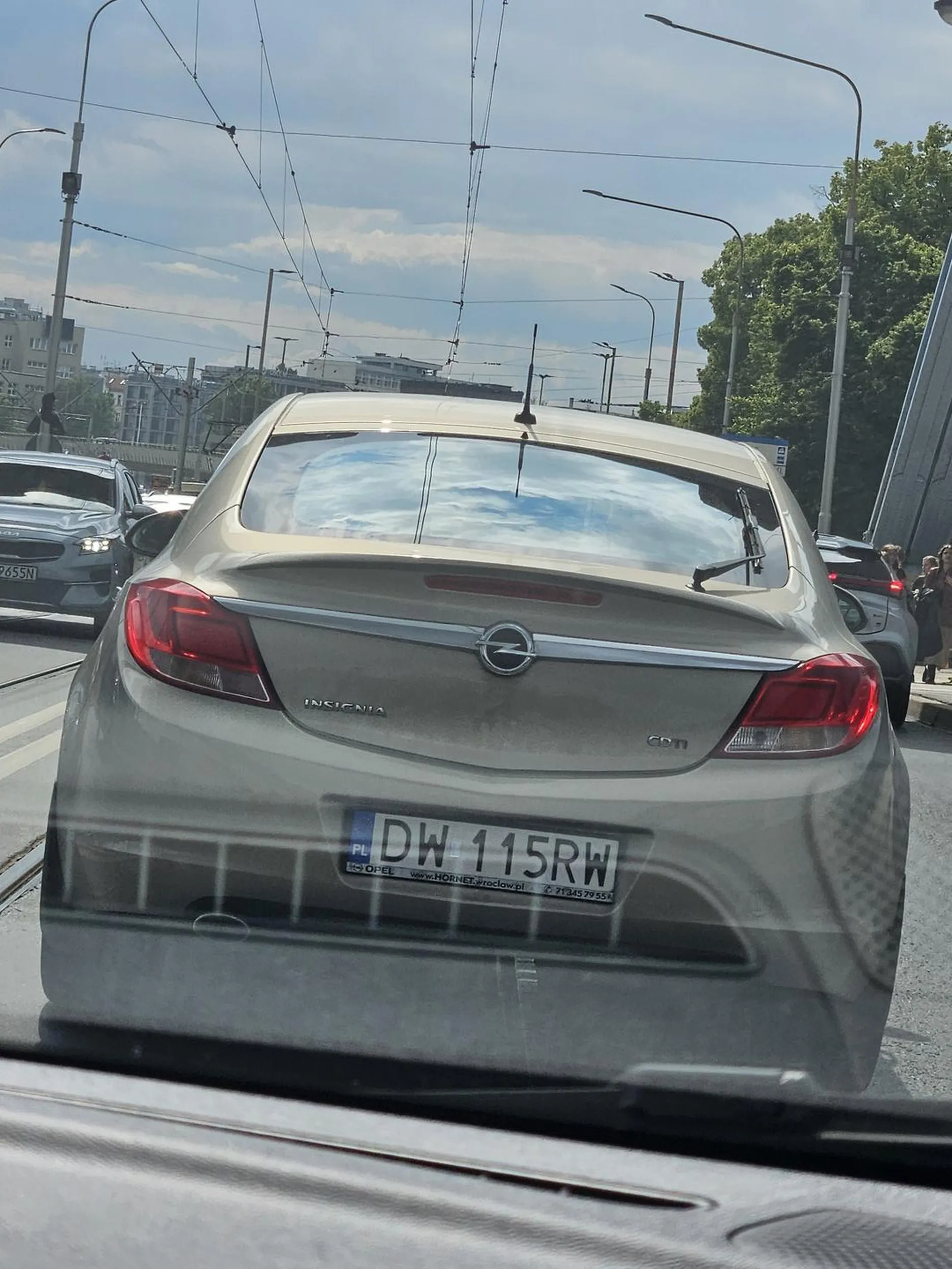 35 na lewym, prawy pusty.. pani chyba ma prawko z laysów