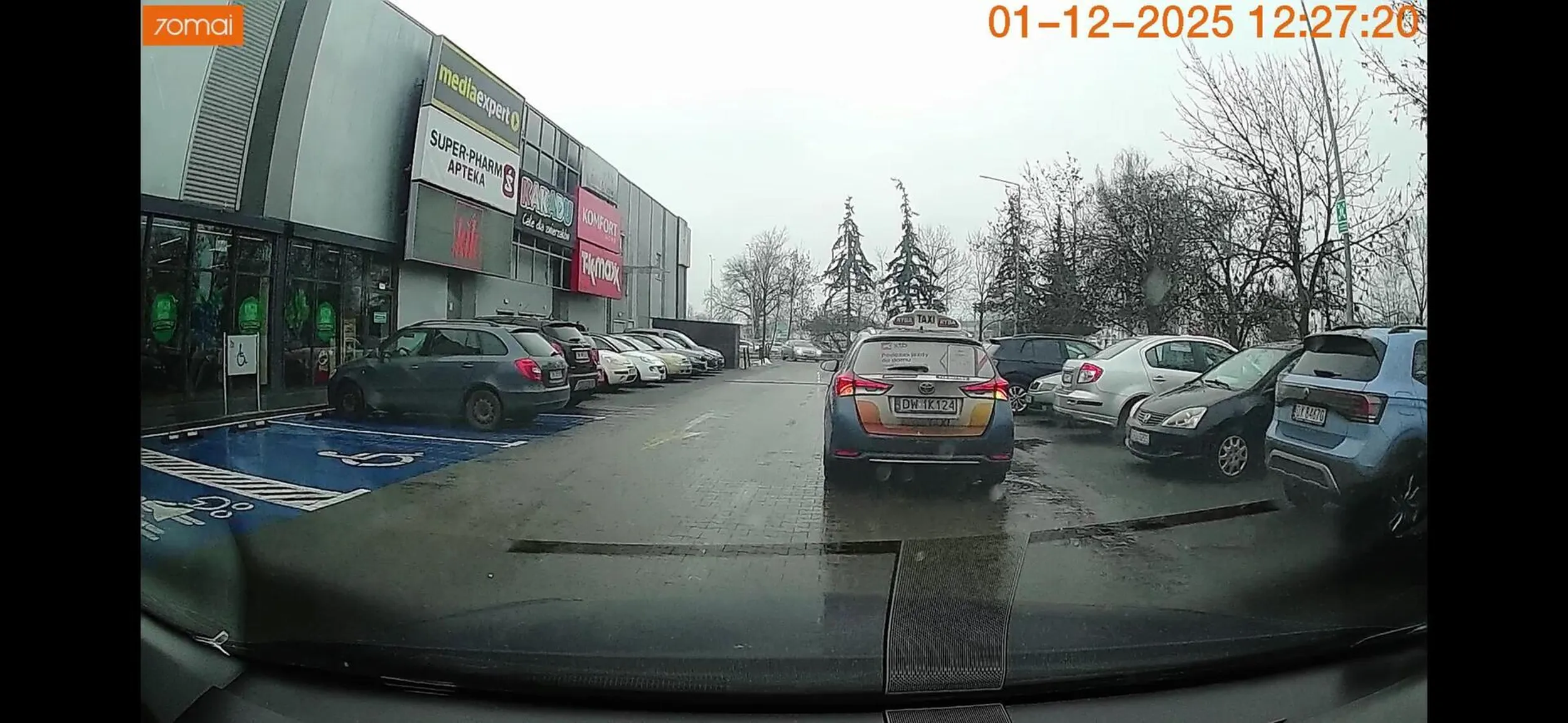 Stanął na środku i poszedł na zakupy do Lidla, CH młyn