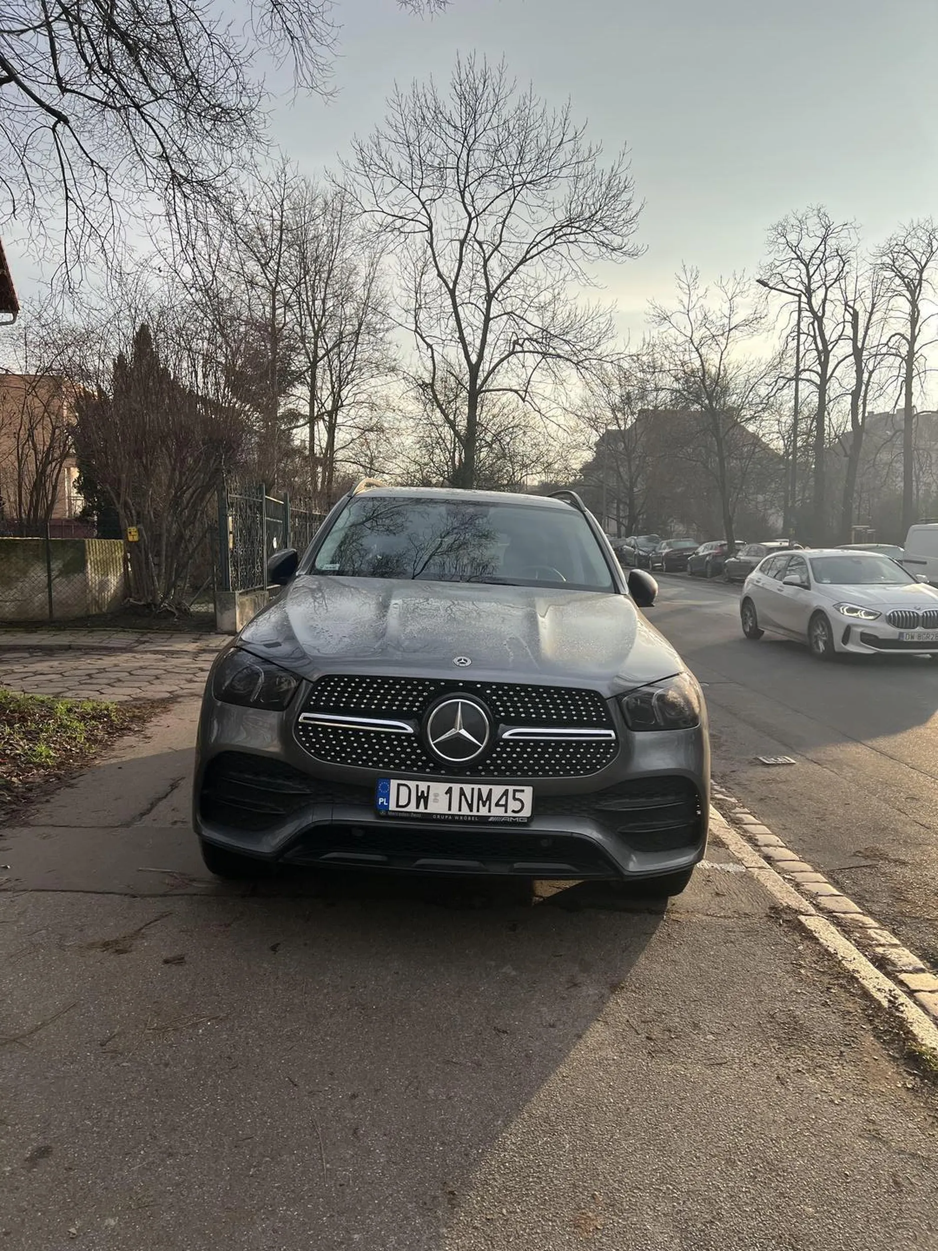 Od kiedy można jeździć po chodniku? Prawo jazdy z chipsów?