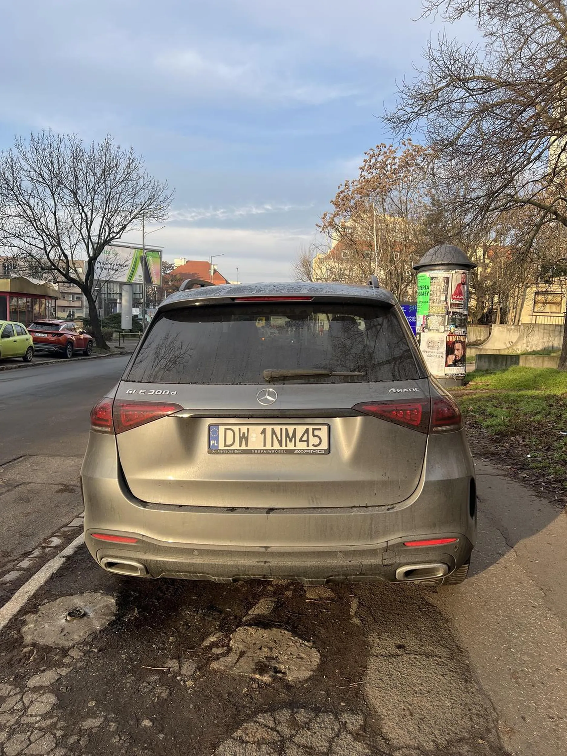 Od kiedy można jeździć po chodniku? Prawo jazdy z chipsów?