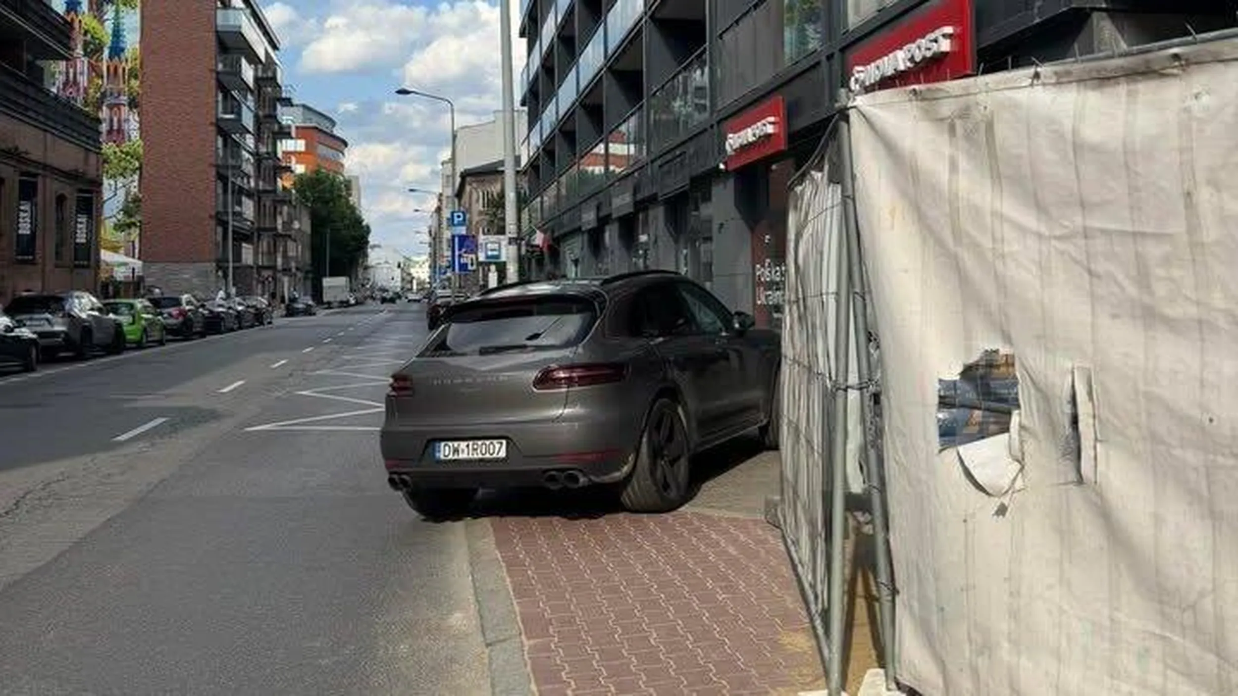 Do sklepu następnym razem wjedz tym złomem