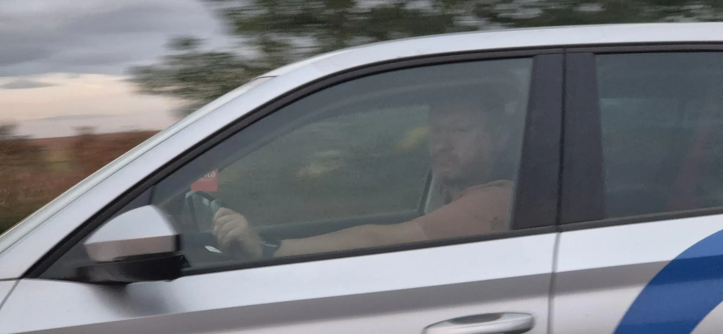 nie pozdrawiam tego zjeba, wpieprza sie na lewy człowiekowi przed maske i jeszcze chumuje - obys sie kiedys doigrał neandertalyczku